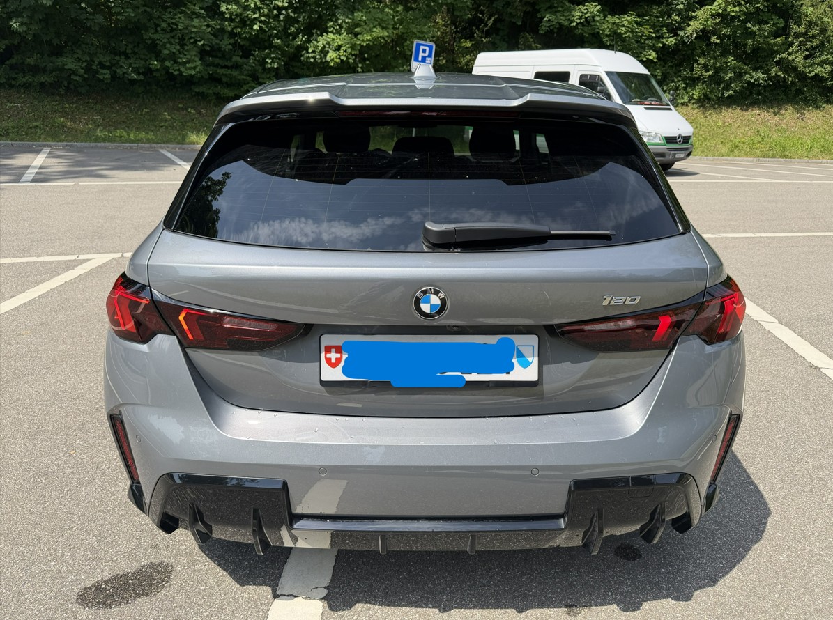 BMW 120i-image-1