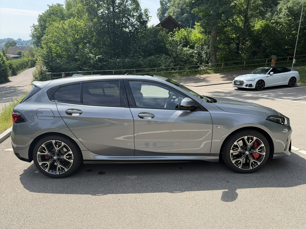 BMW 120i-image-5
