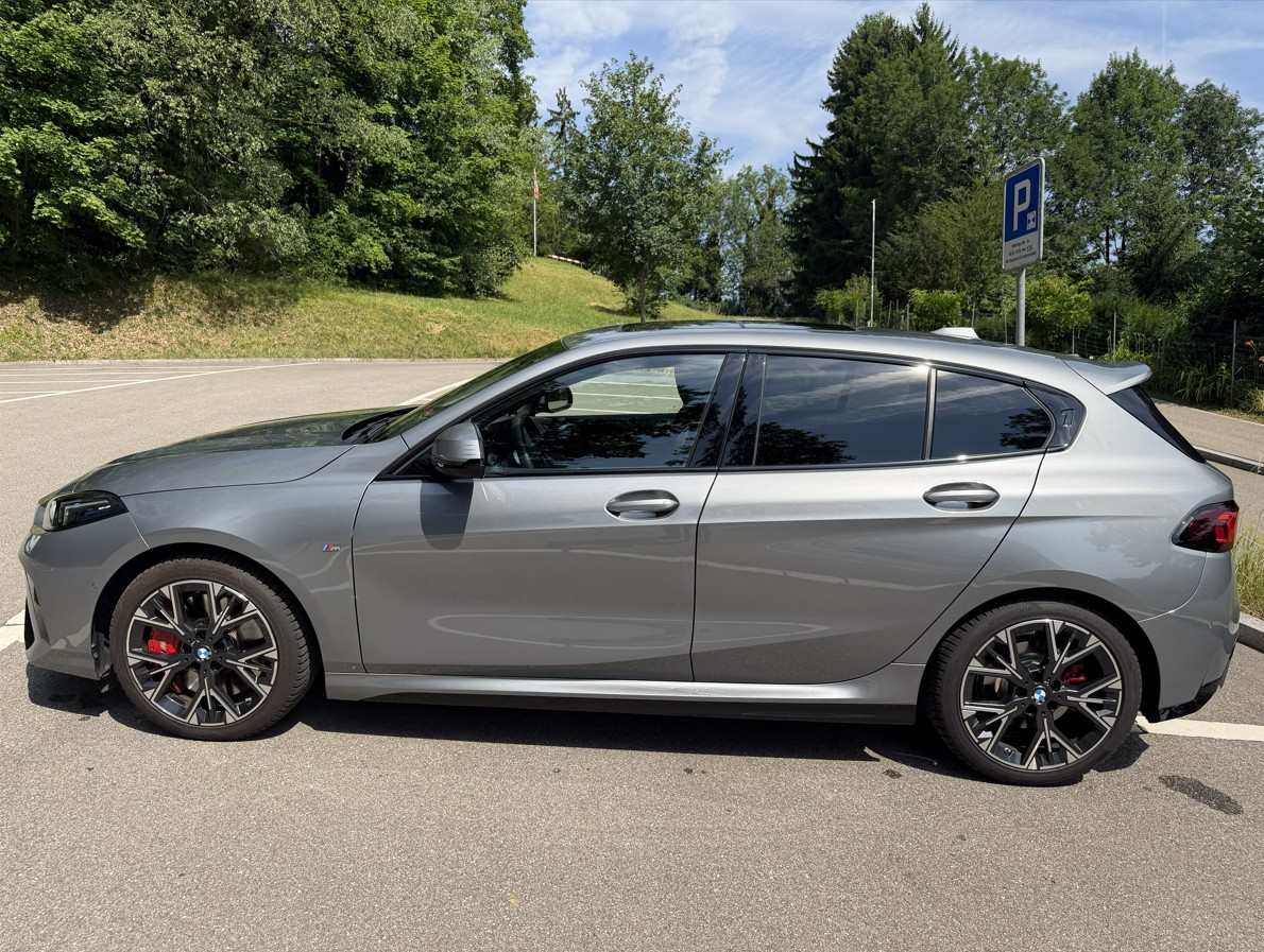 BMW 120i-image-2