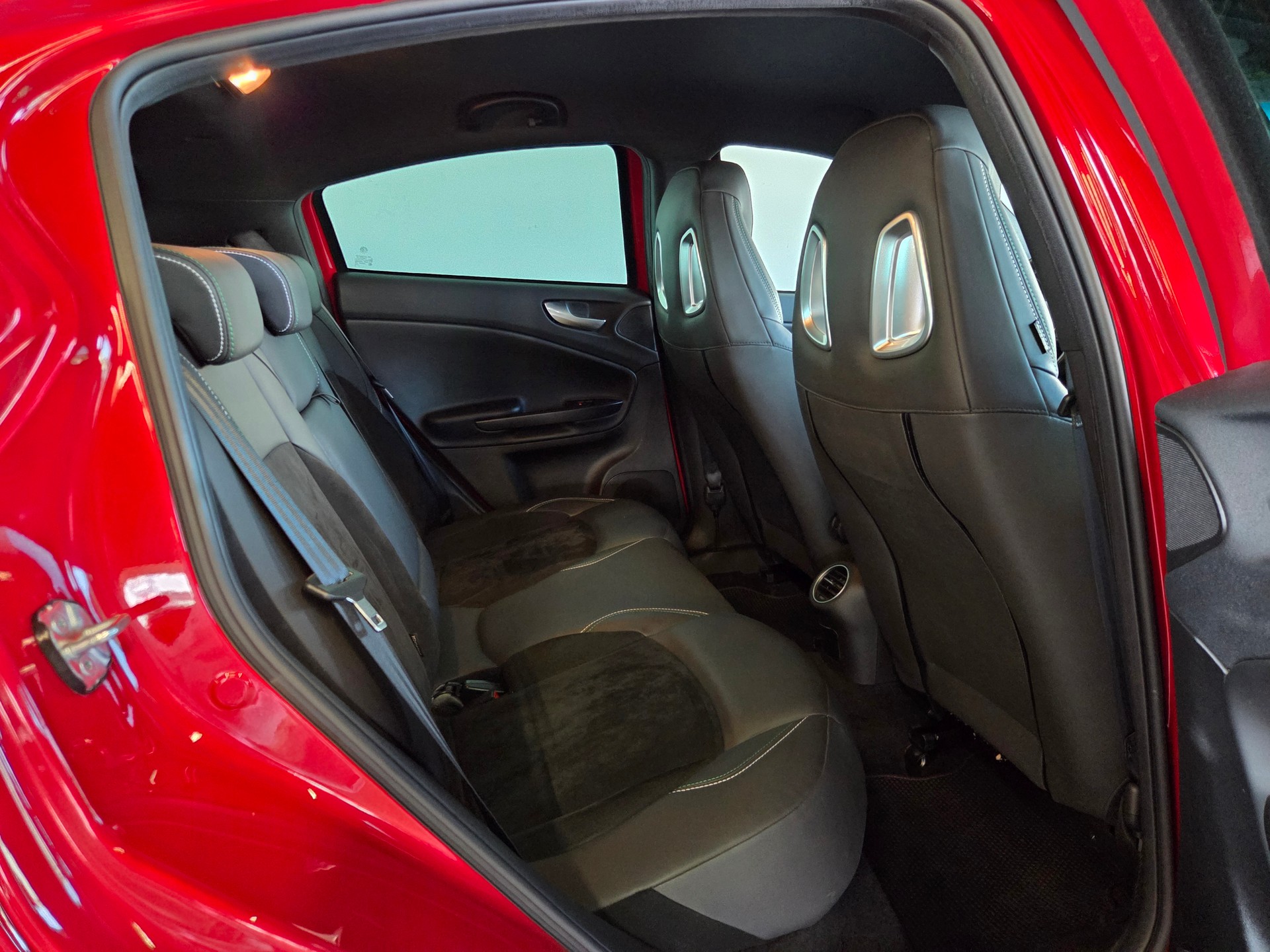 ALFA ROMEO Giulietta 1750 TBi Quadrifogl. Verde TCT-image-19