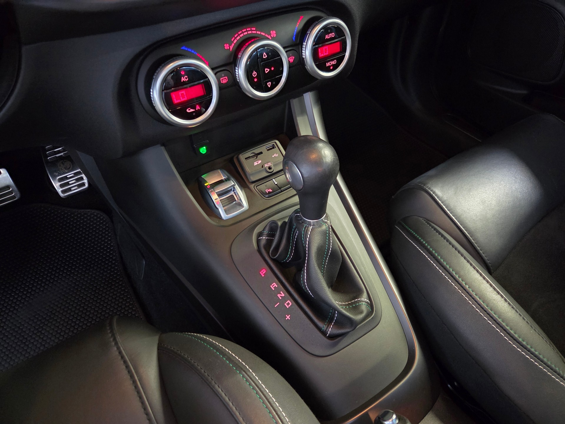 ALFA ROMEO Giulietta 1750 TBi Quadrifogl. Verde TCT-image-6