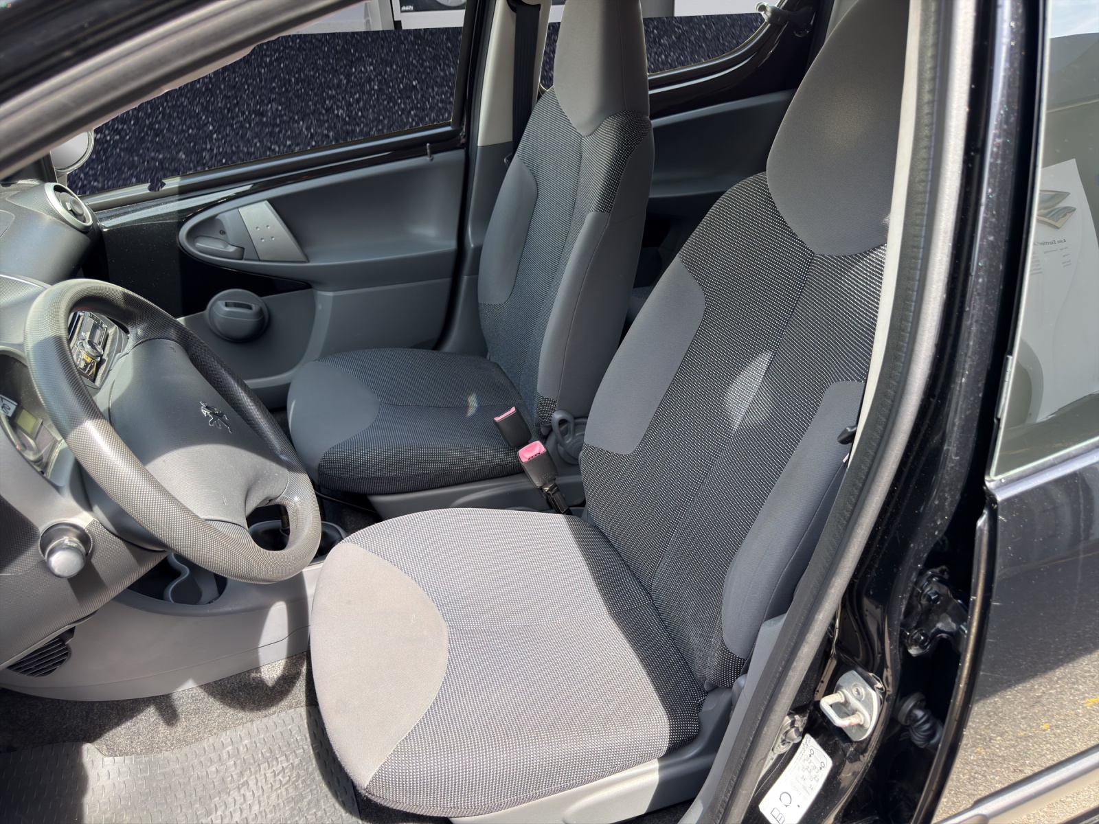 PEUGEOT 107 1.0 Trendy-image-9