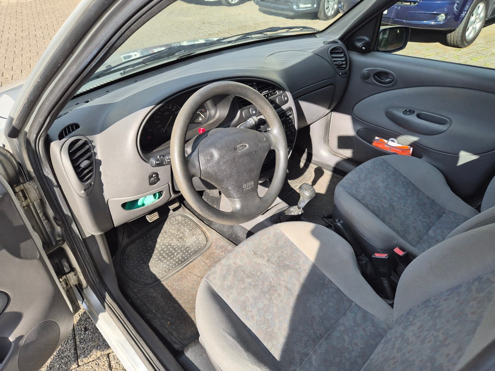 FORD Fiesta 1.3 Trend-image-8