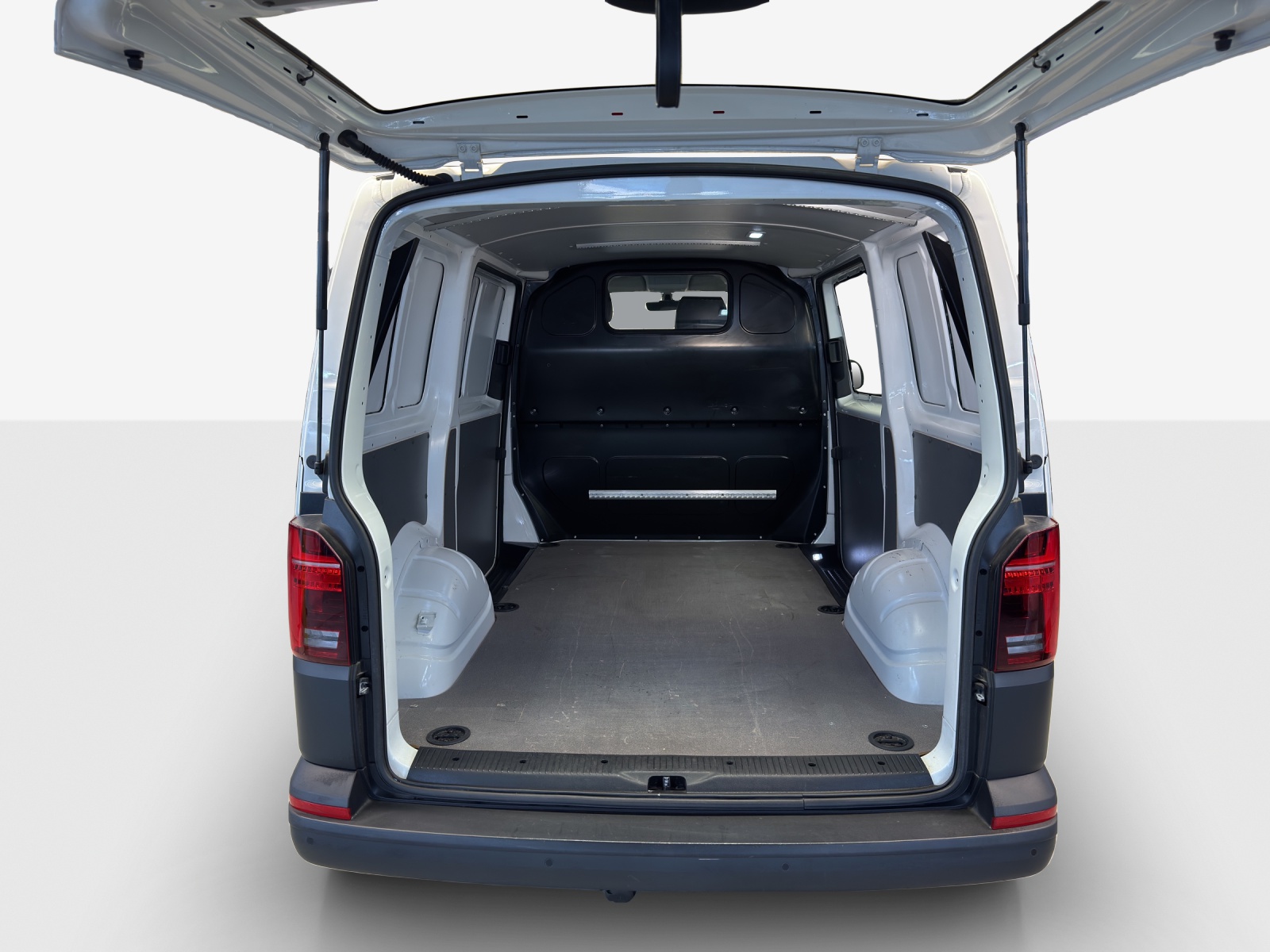 VW T6.1 2.0 TDI DSG-image-12