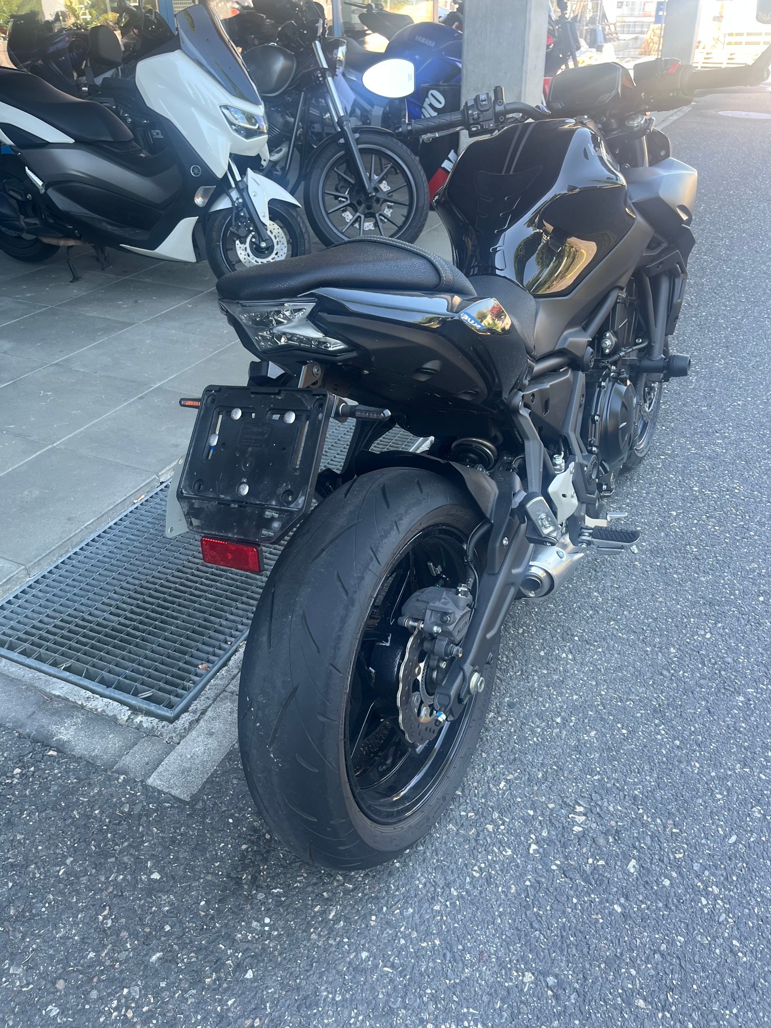 KAWASAKI Z 650 (35kW)-showroom-element-1