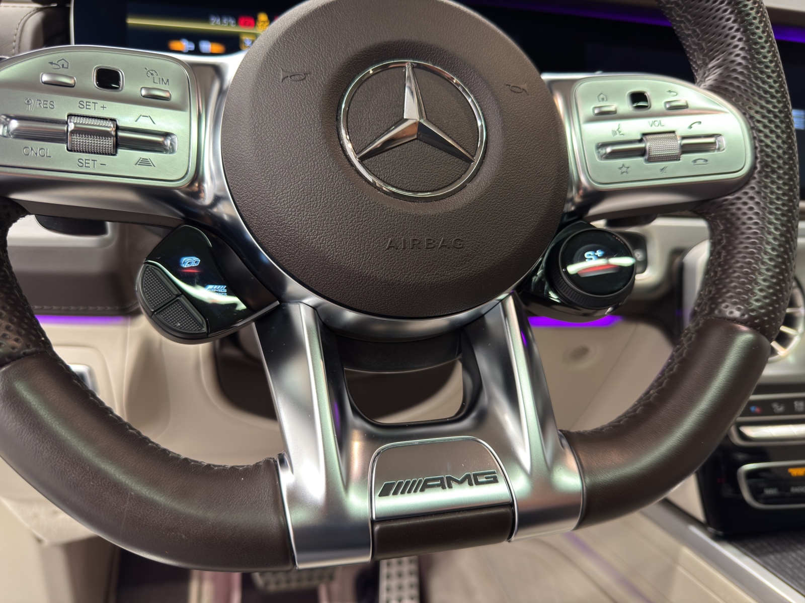 MERCEDES-BENZ AMG G 63-image-12