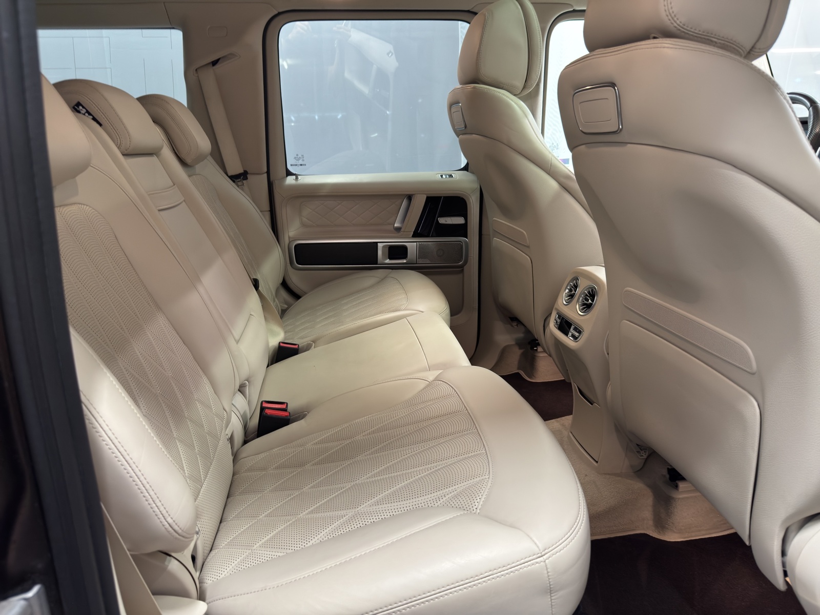 MERCEDES-BENZ AMG G 63-image-9