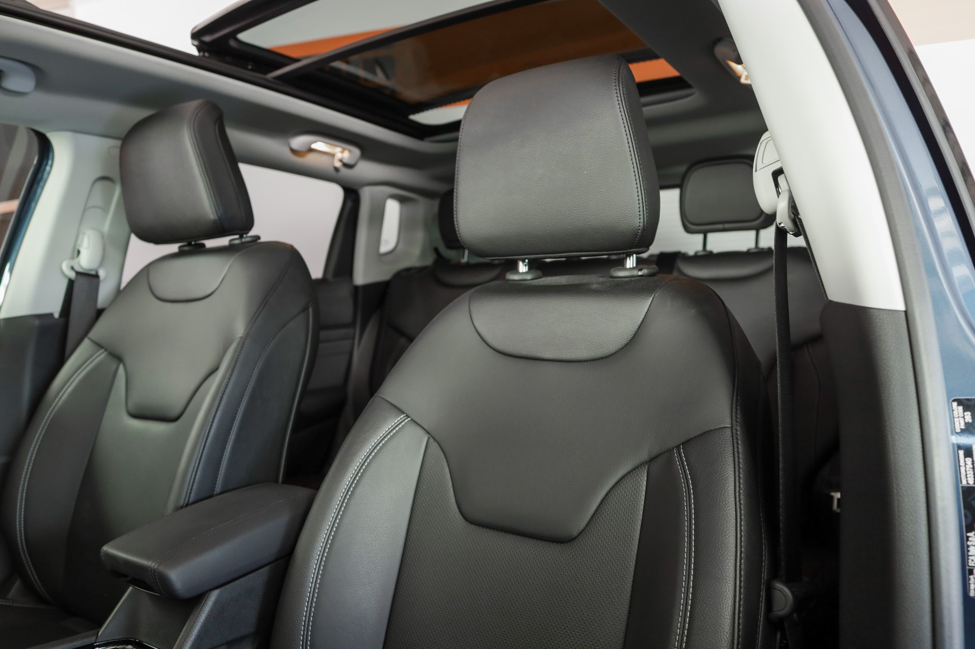 JEEP Compass 1.3 T PHEV S Sky AWD-image-16