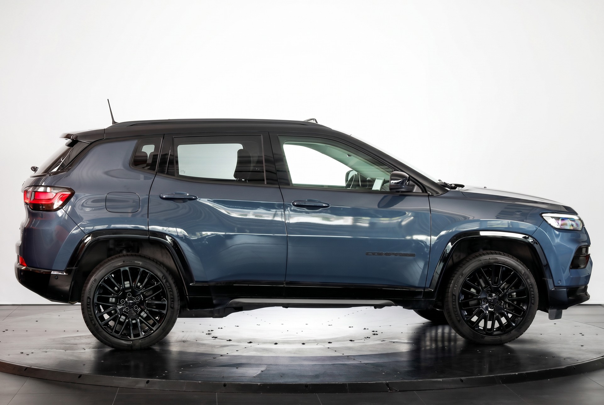 JEEP Compass 1.3 T PHEV S Sky AWD-image-3