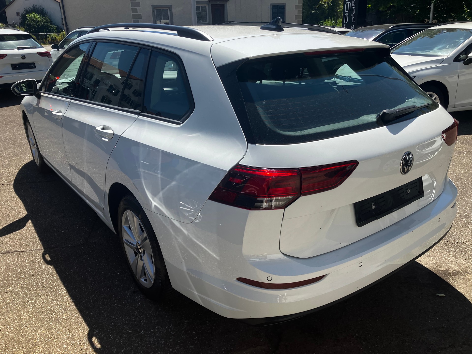 VW Golf Variant 2.0 TDI Life DSG-image-3