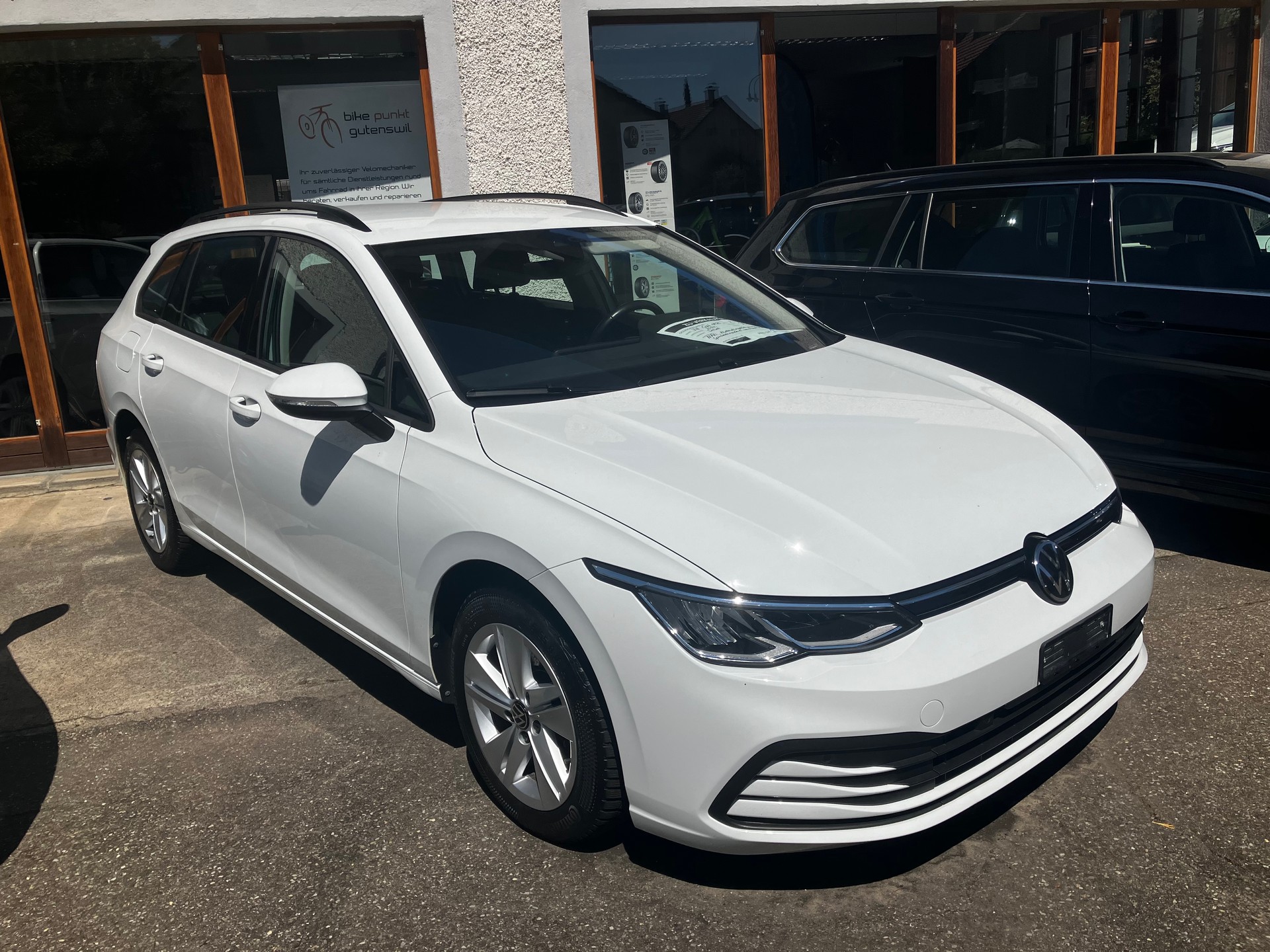 VW Golf Variant 2.0 TDI Life DSG-image-1