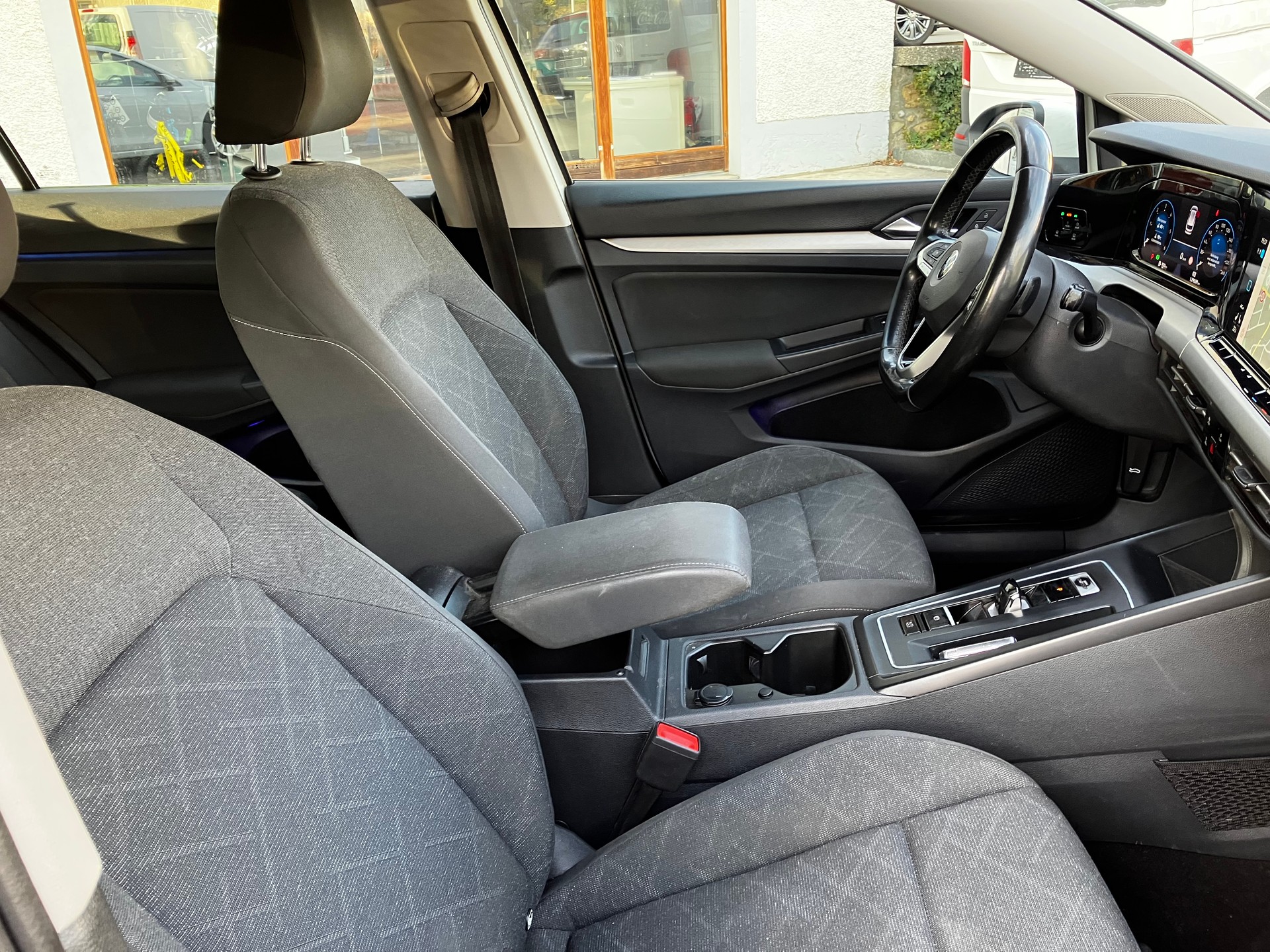 VW Golf Variant 2.0 TDI Life DSG-image-8