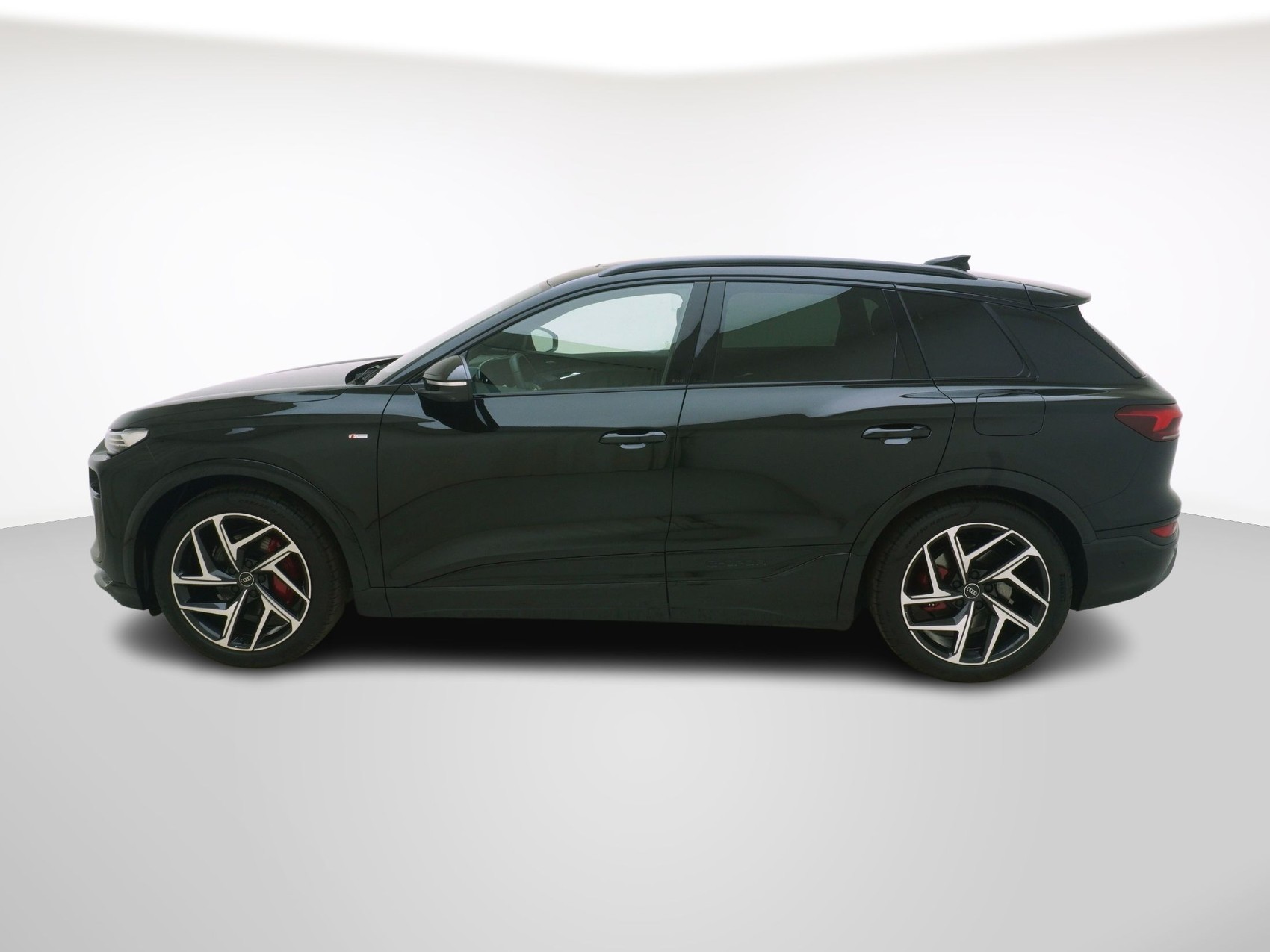 AUDI Q6 e-tron quattro S line-image-1
