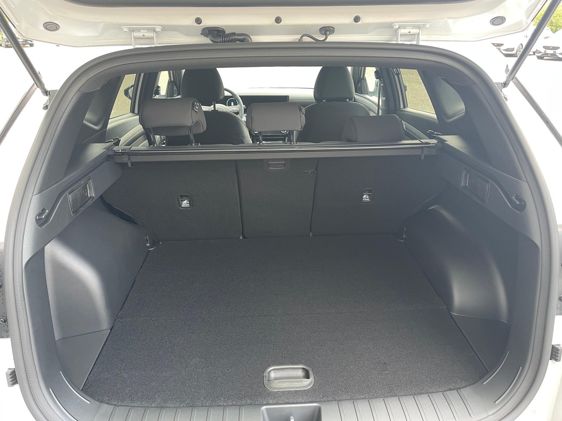 HYUNDAI Tucson 1.6 T-GDi HEV Origo Blackline 4WD-image-4