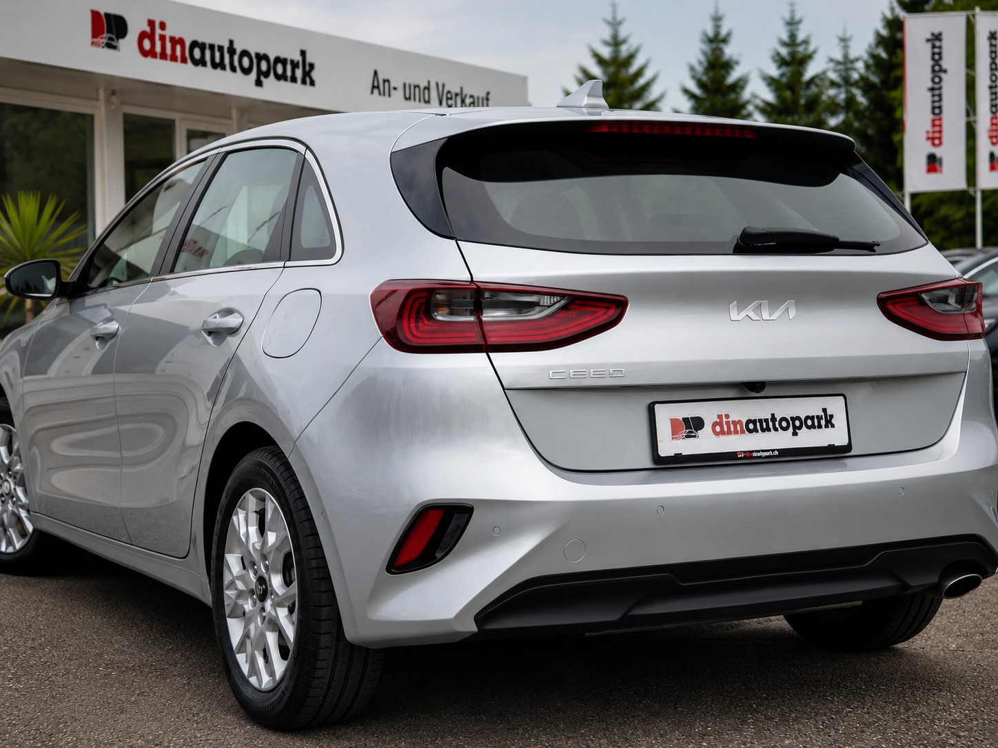 KIA Ceed 1.5 T-GDi MHEV Power DCT * CH-Fahrzeug *-image-5