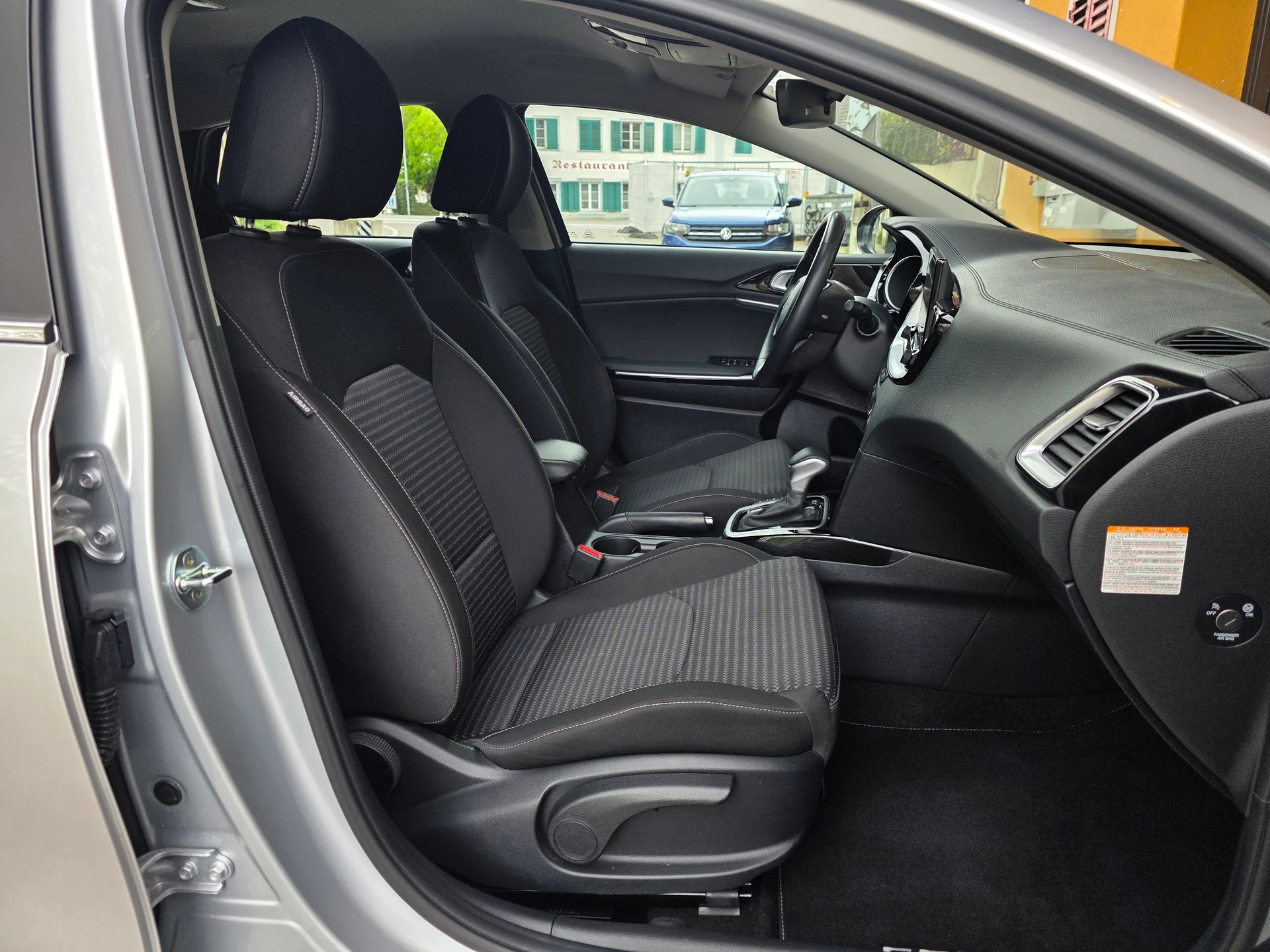 KIA Ceed 1.5 T-GDi MHEV Power DCT * CH-Fahrzeug *-image-17