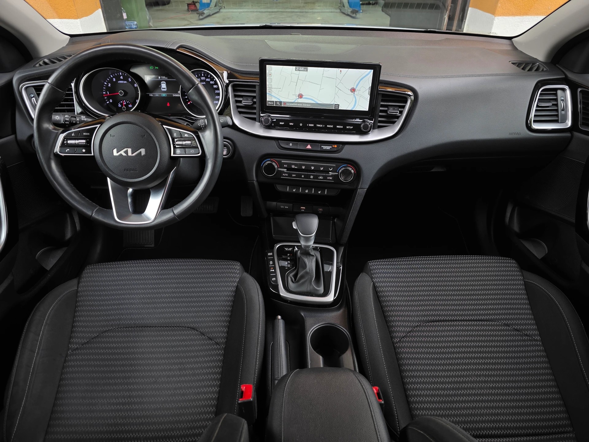 KIA Ceed 1.5 T-GDi MHEV Power DCT * CH-Fahrzeug *-image-9