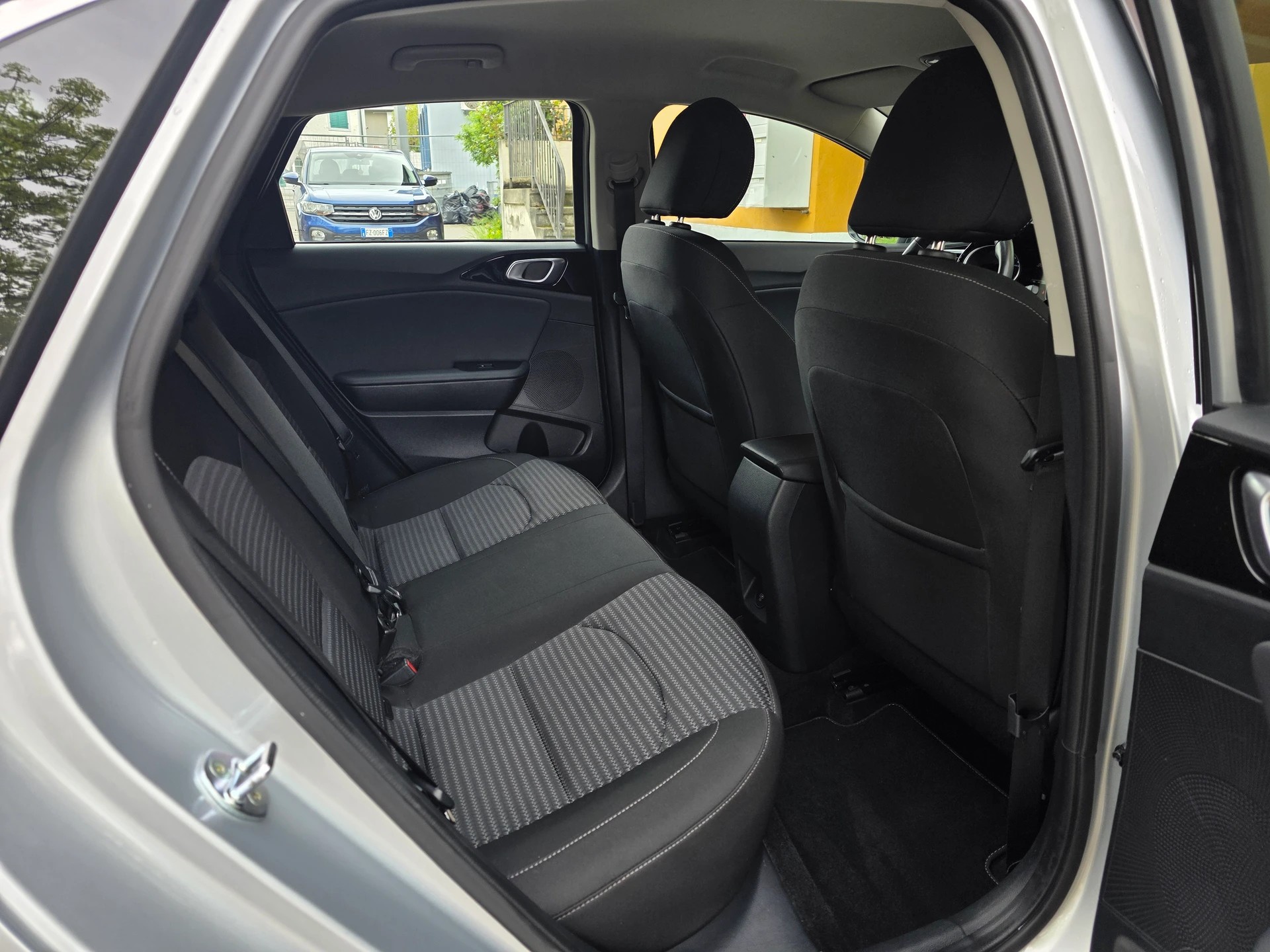 KIA Ceed 1.5 T-GDi MHEV Power DCT * CH-Fahrzeug *-image-23