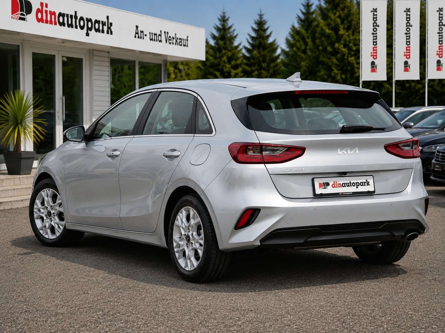 KIA Ceed 1.5 T-GDi MHEV Power DCT * CH-Fahrzeug *-image-4
