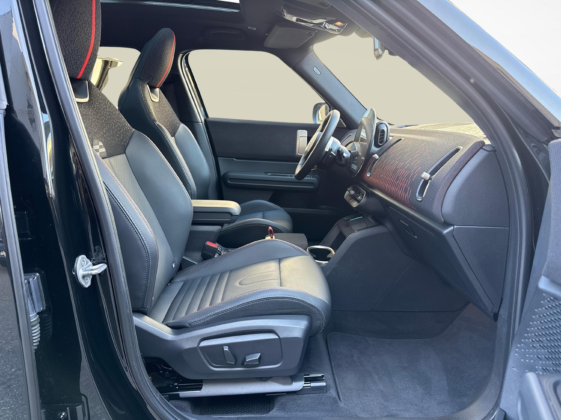 MINI Countryman U25 2.0i S SDKG ALL4-image-8