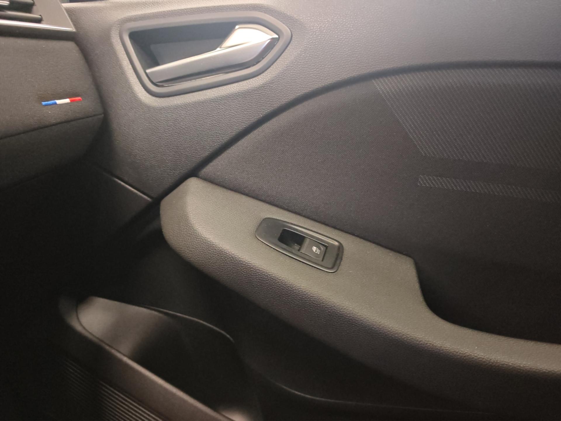 RENAULT Clio 1.6 E-Tech Esprit Alpine-image-24