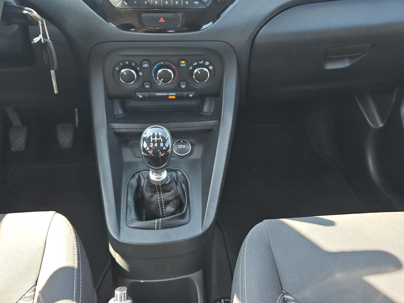 FORD Ka+ 1.5 TDCi 95 Cool & Sound-image-14