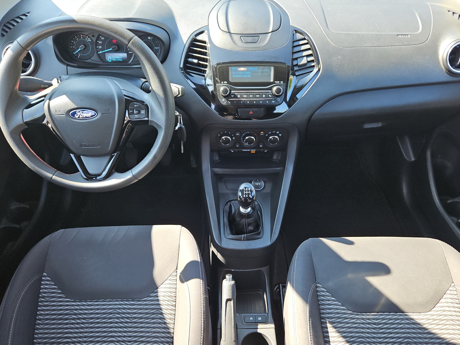 FORD Ka+ 1.5 TDCi 95 Cool & Sound-image-11