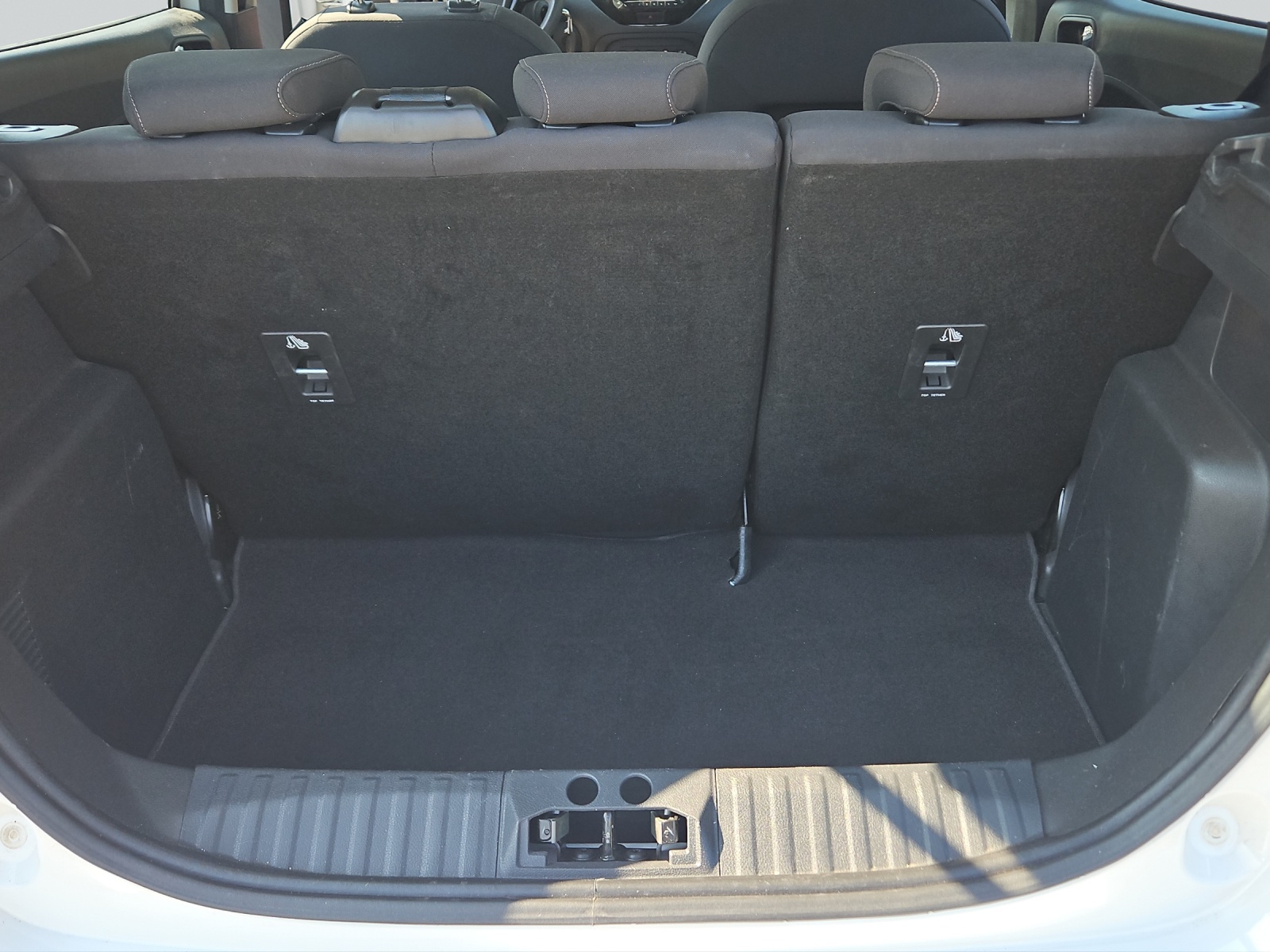 FORD Ka+ 1.5 TDCi 95 Cool & Sound-image-9