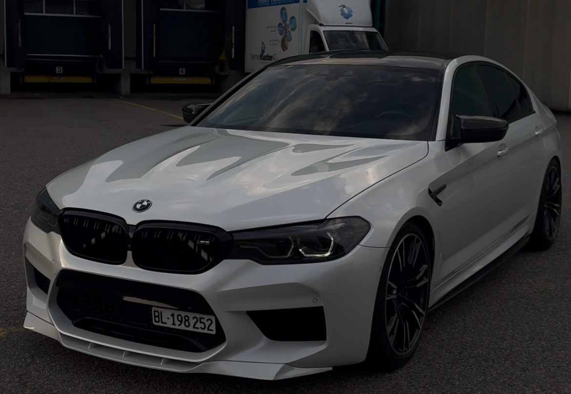 BMW M5 xDrive Drivelogic **Akrapovic Auspuffanlage**-image-0
