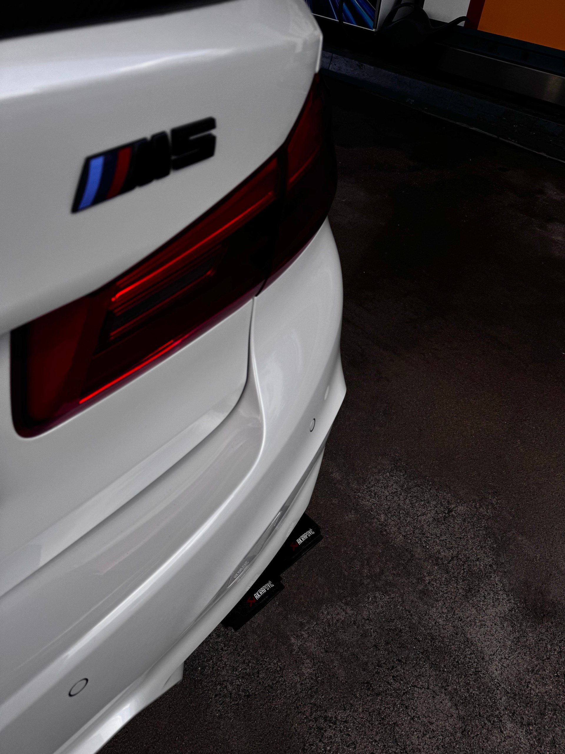 BMW M5 xDrive Drivelogic **Akrapovic Auspuffanlage**-image-8
