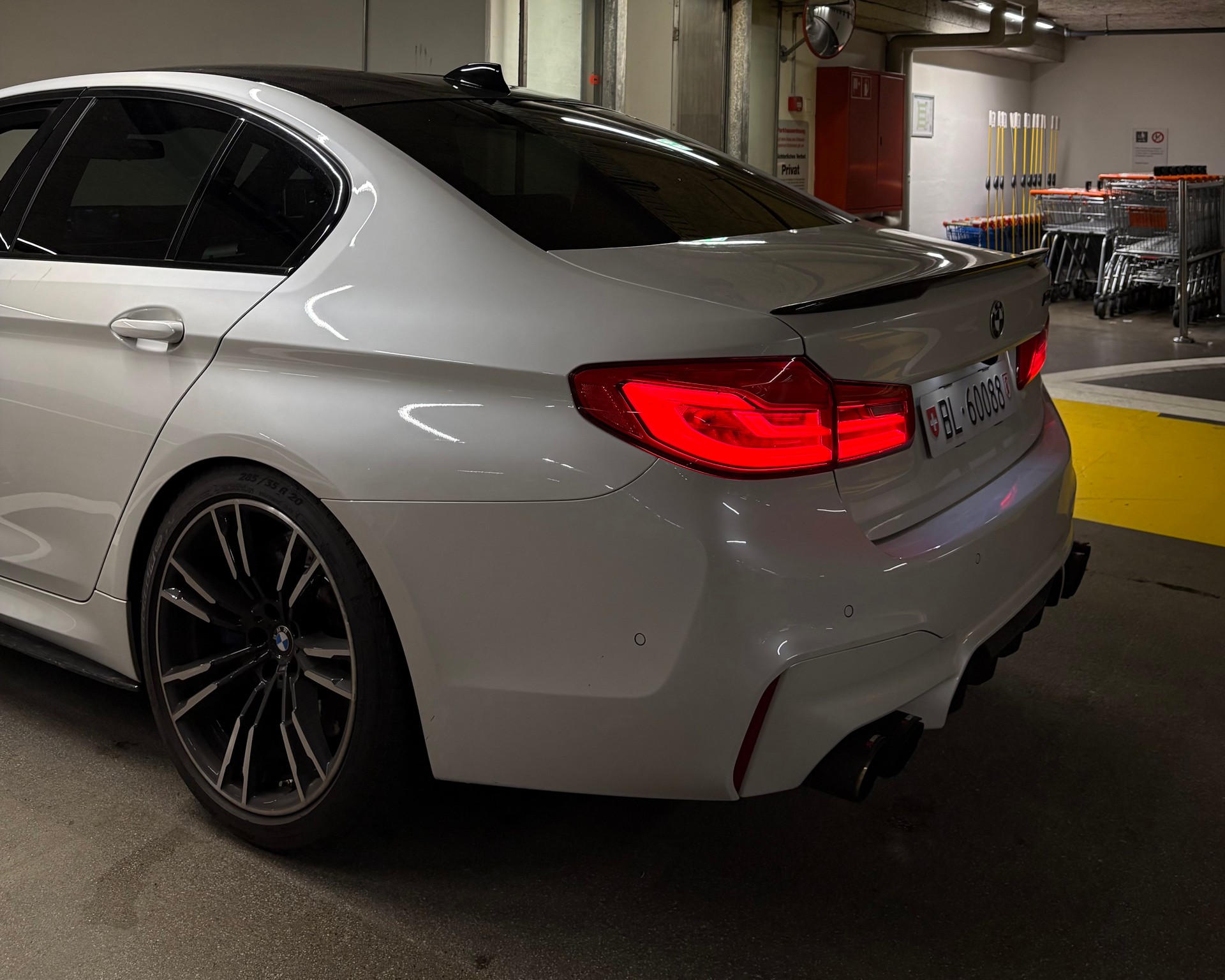 BMW M5 xDrive Drivelogic **Akrapovic Auspuffanlage**-image-1