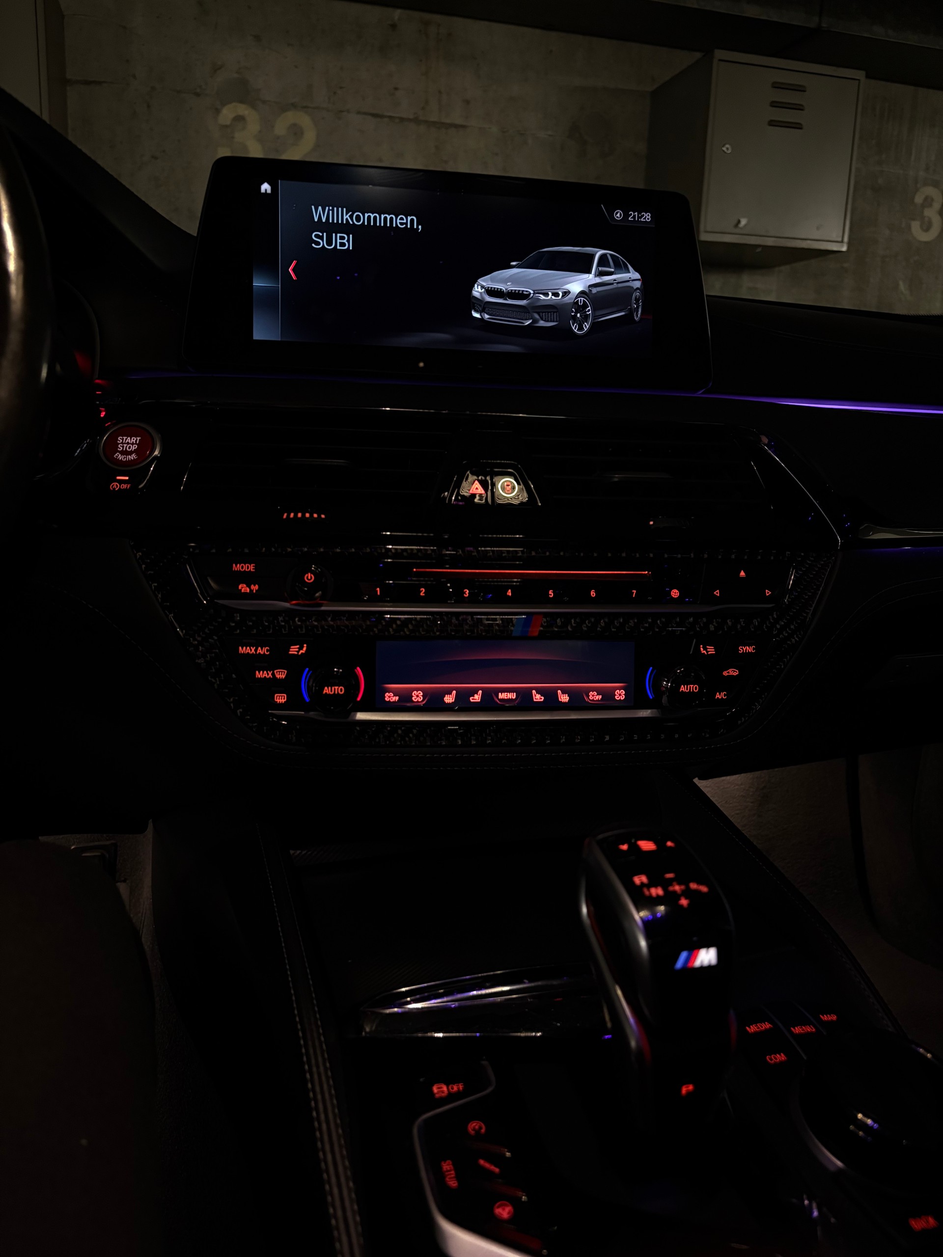 BMW M5 xDrive Drivelogic **Akrapovic Auspuffanlage**-image-12