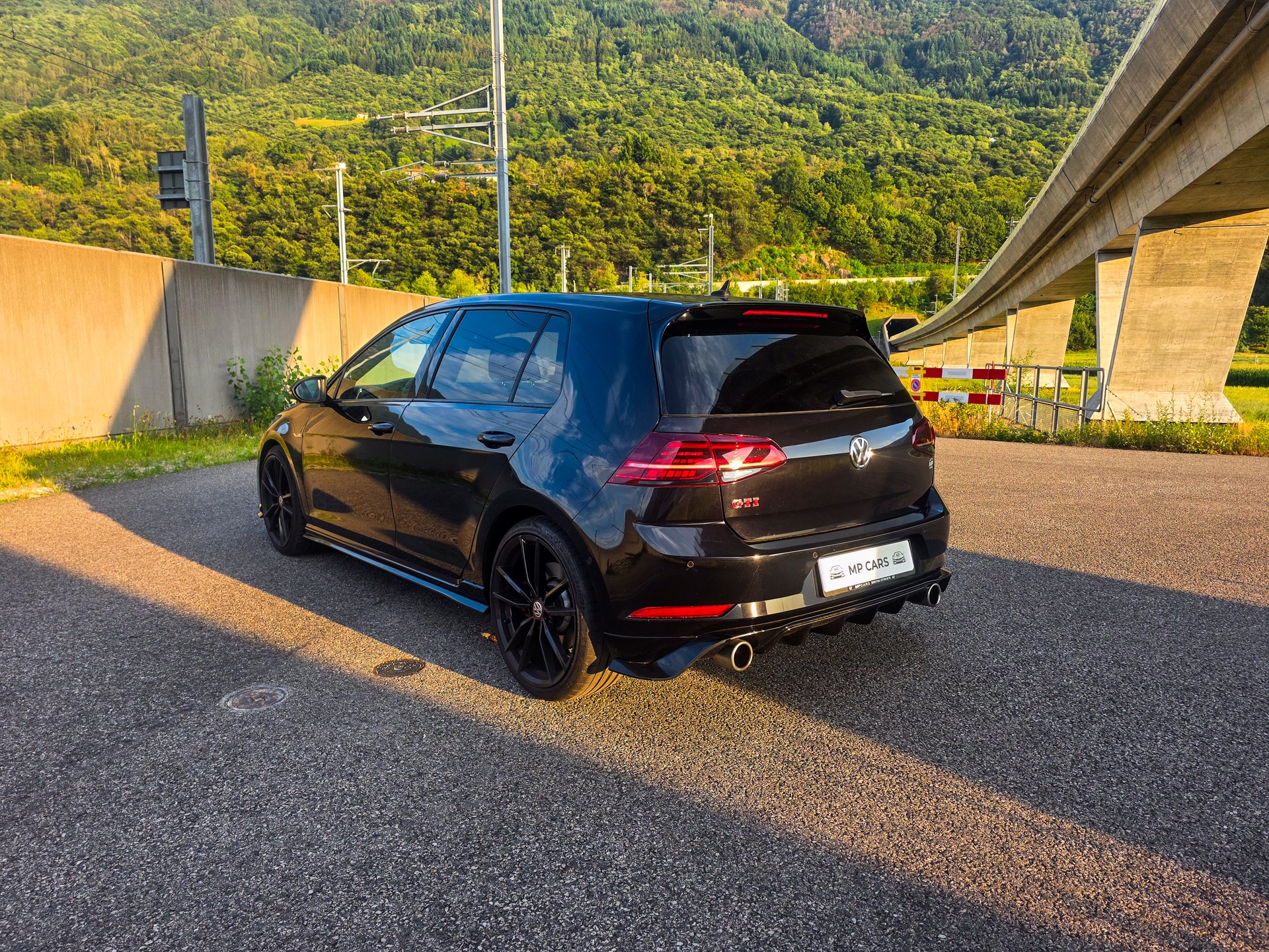 VW 7.5 GTI PERFORMANCE-image-1