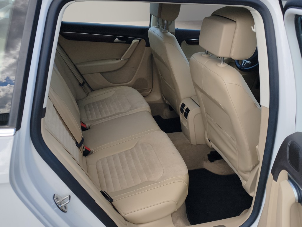 VW Passat Variant 2.0 TDI 170 BlueMT Highlline-image-15