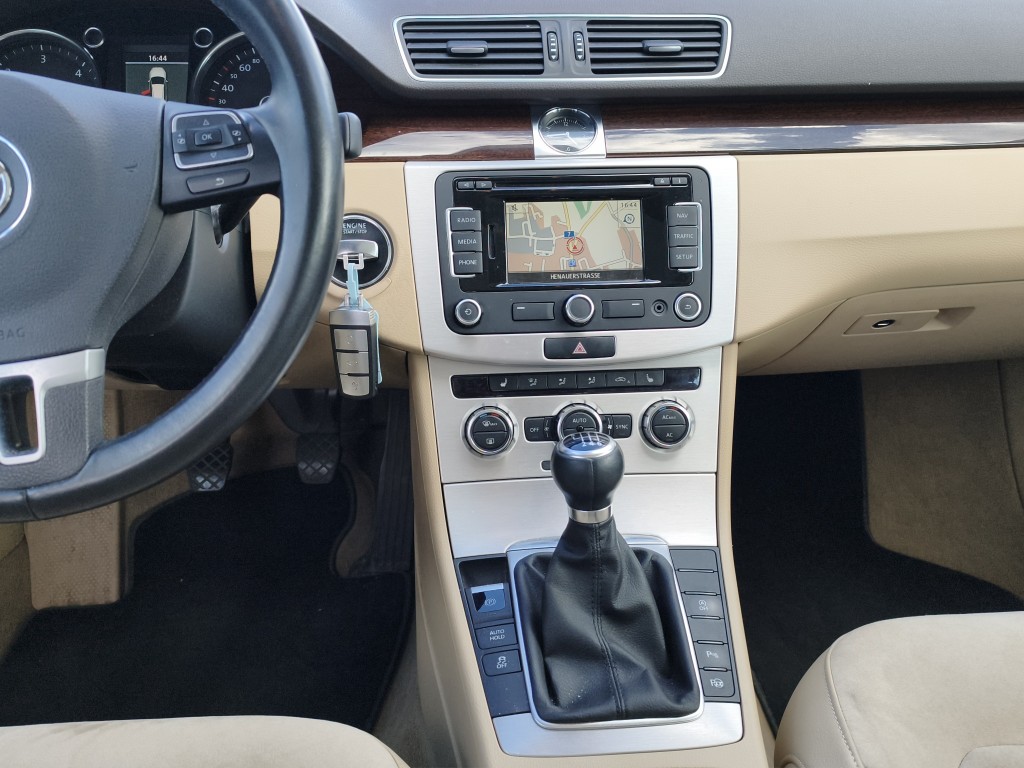 VW Passat Variant 2.0 TDI 170 BlueMT Highlline-image-11