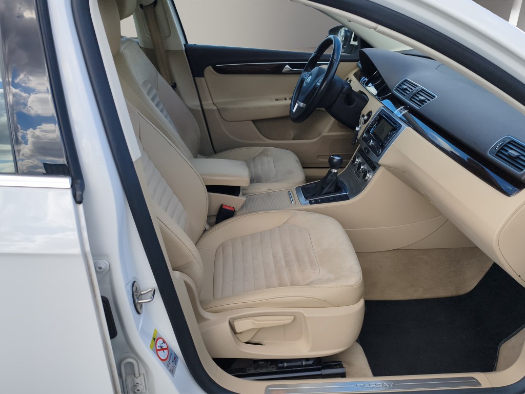 VW Passat Variant 2.0 TDI 170 BlueMT Highlline-image-12