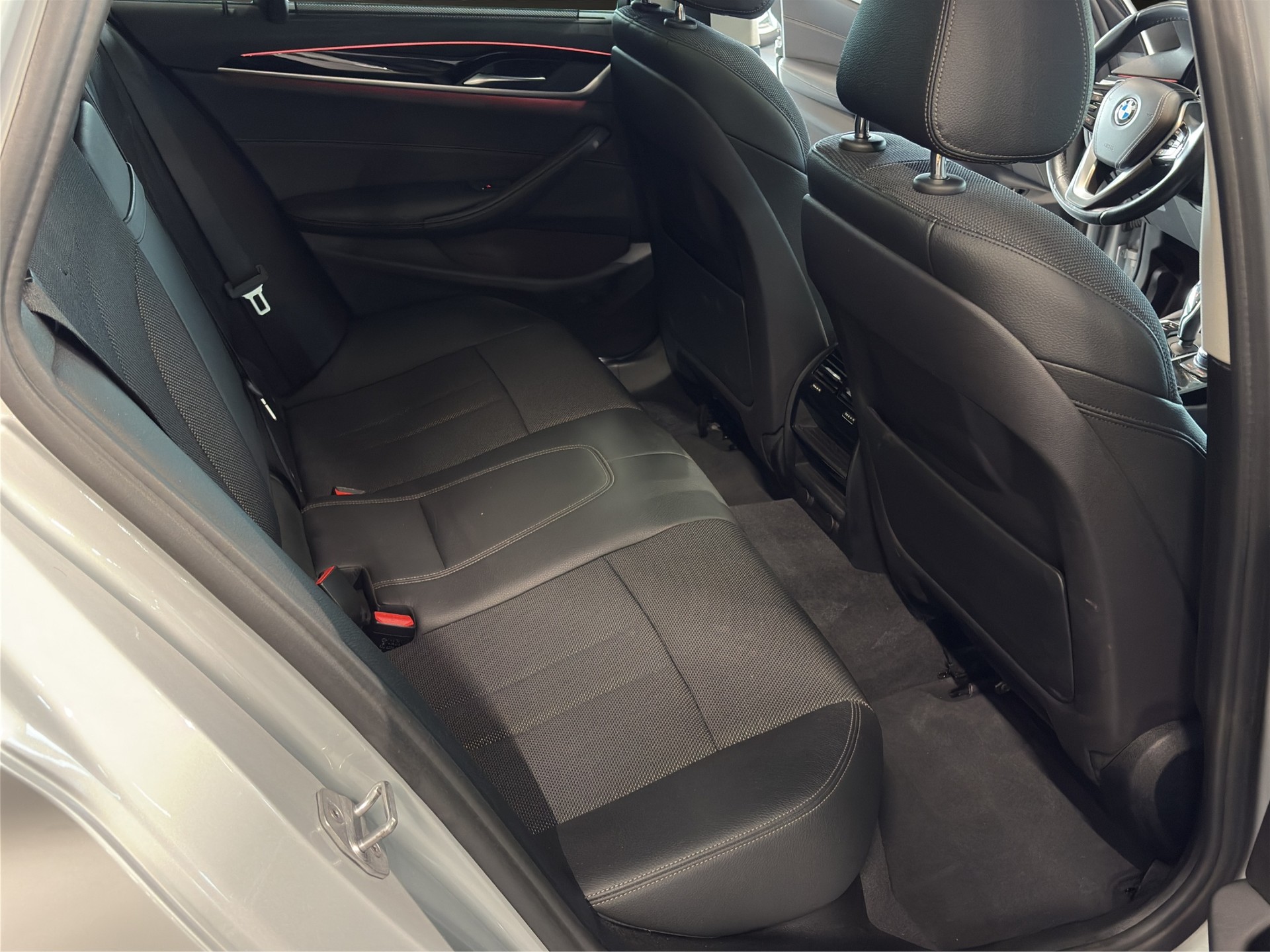 BMW 530d Touring Sport Line Steptronic-image-18