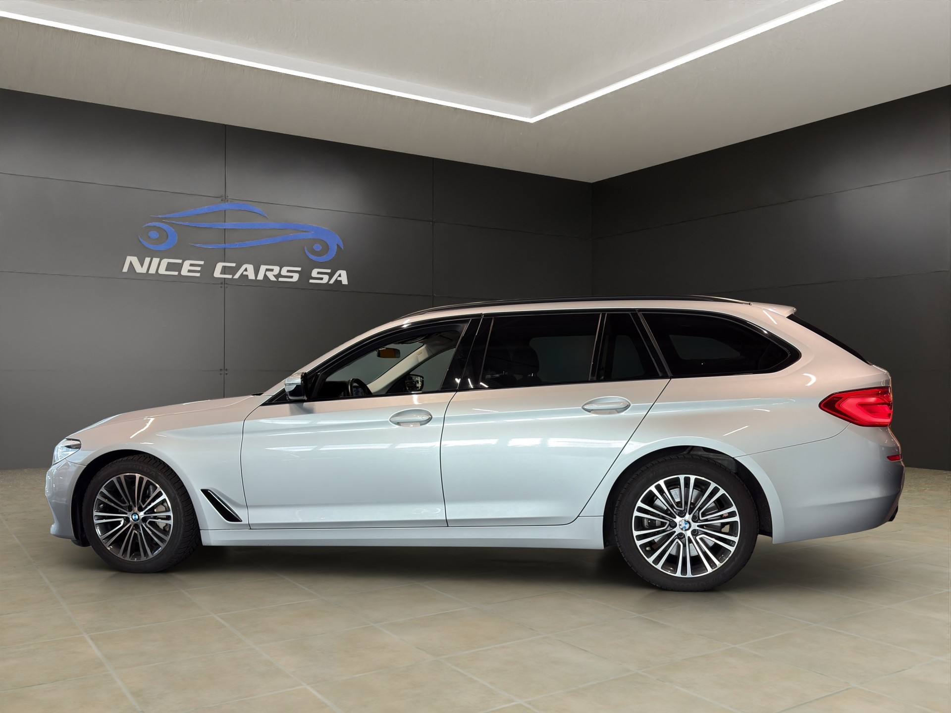 BMW 530d Touring Sport Line Steptronic-image-4