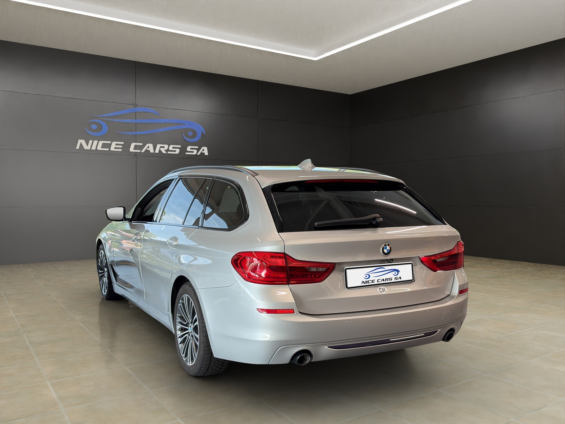BMW 530d Touring Sport Line Steptronic-image-5
