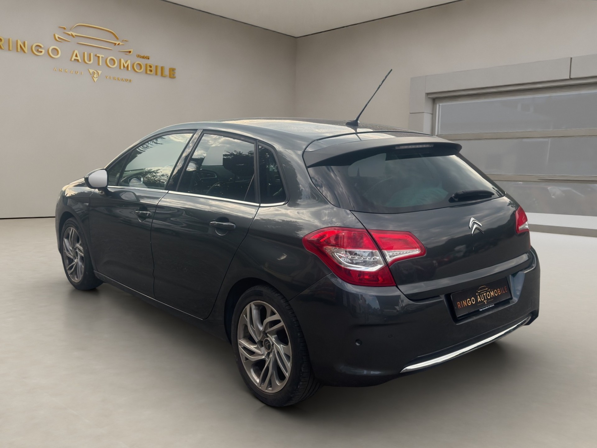 CITROEN C4 1.6 e-HDi Exclusive EGS6-image-4