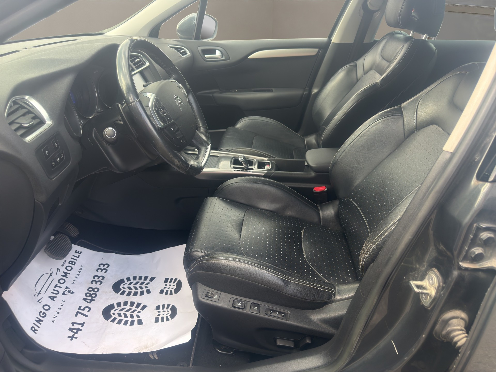 CITROEN C4 1.6 e-HDi Exclusive EGS6-image-8