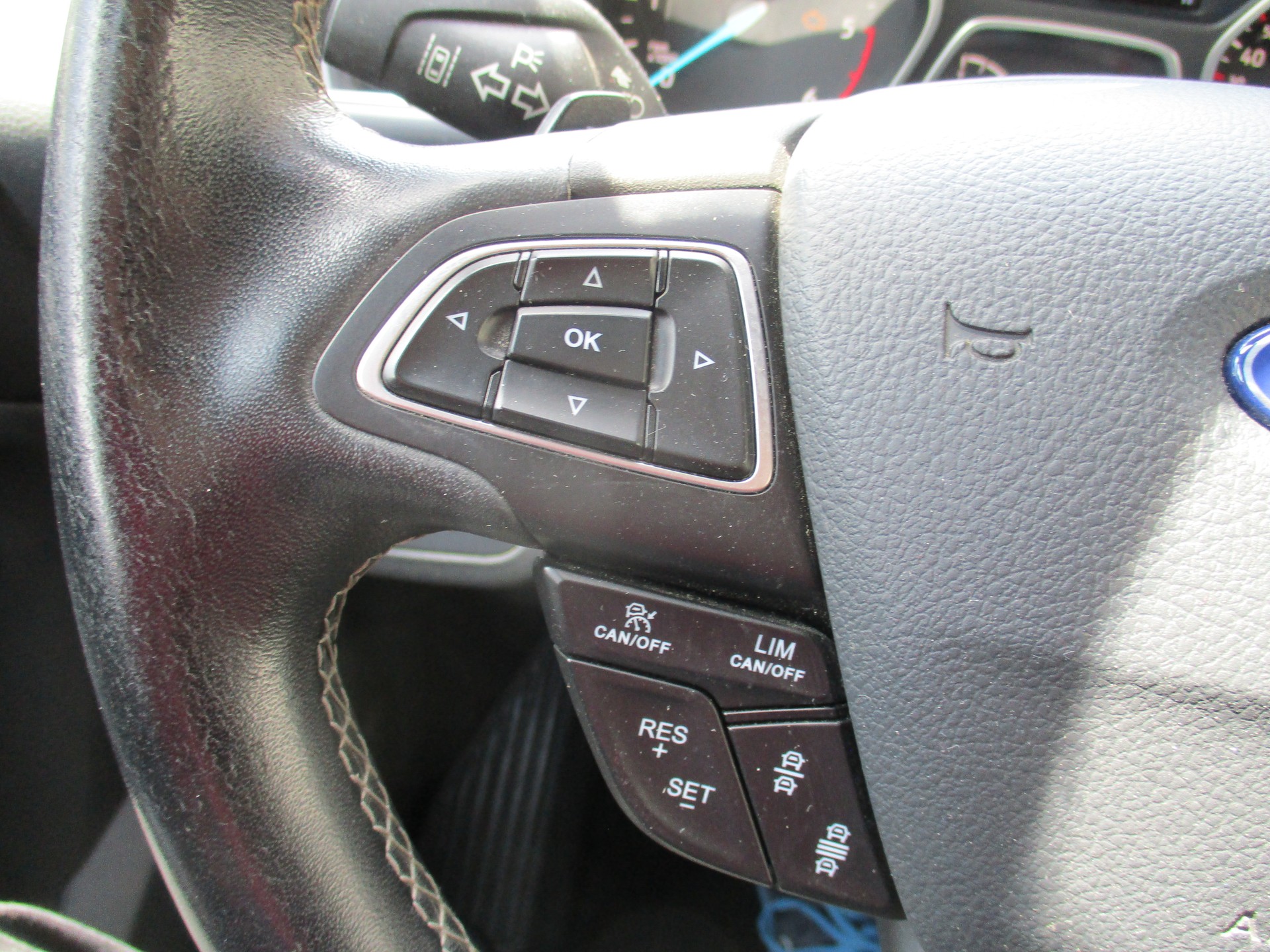 FORD Kuga 2.0 TDCi ST Line 4WD PowerShift-image-15
