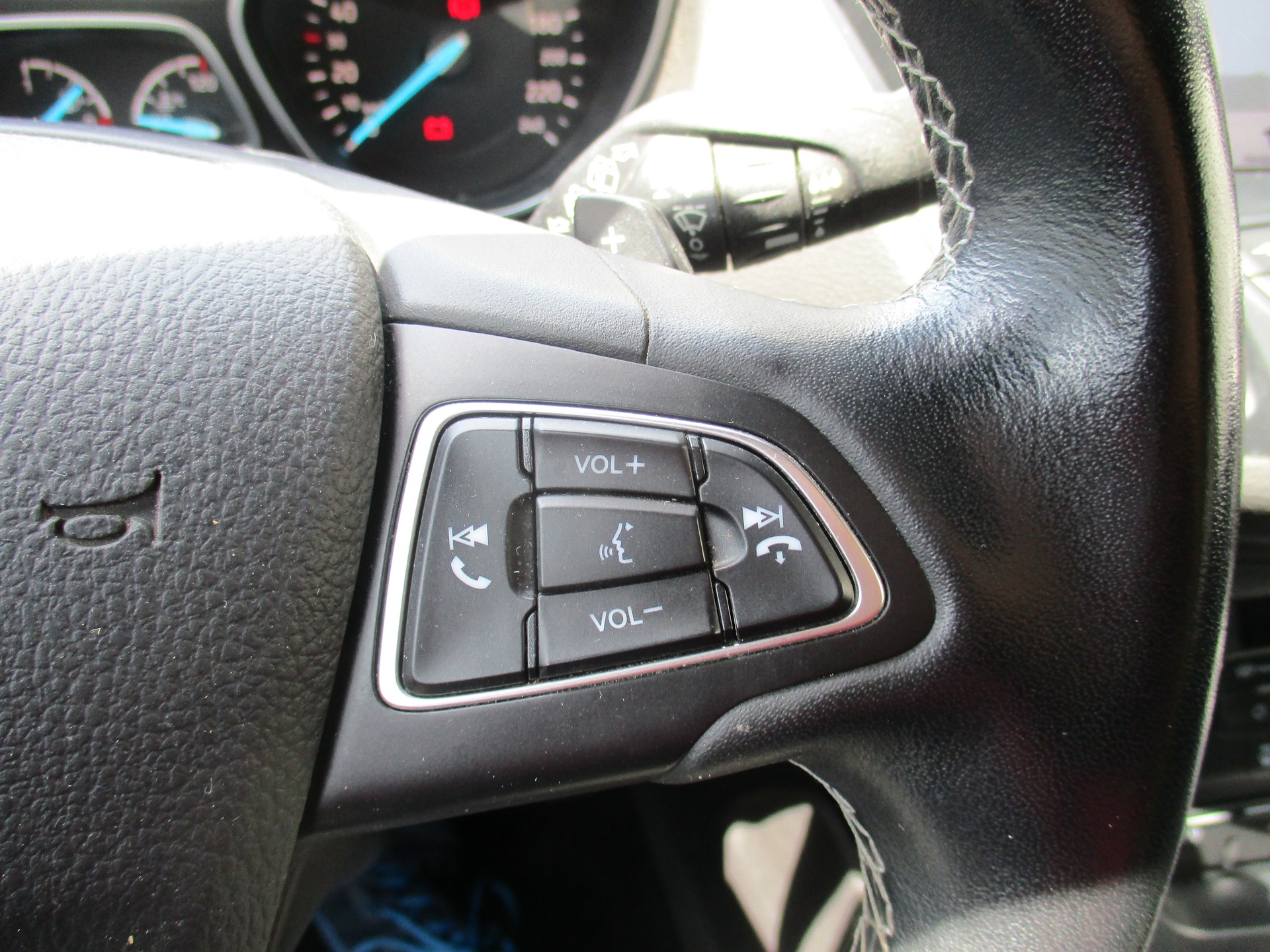 FORD Kuga 2.0 TDCi ST Line 4WD PowerShift-image-14
