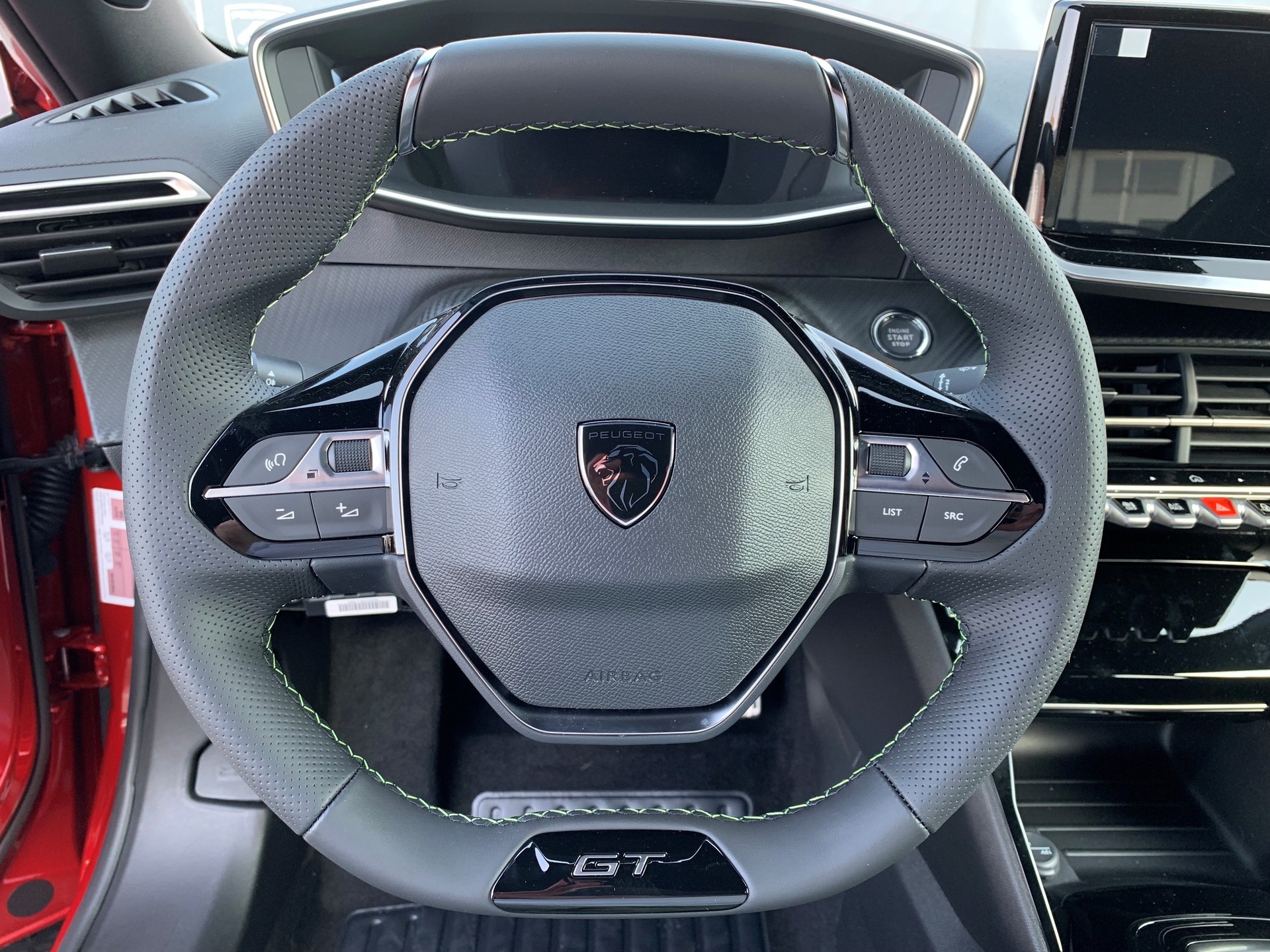 PEUGEOT 2008 1.2 145 MHEV GT Exclusive-image-4