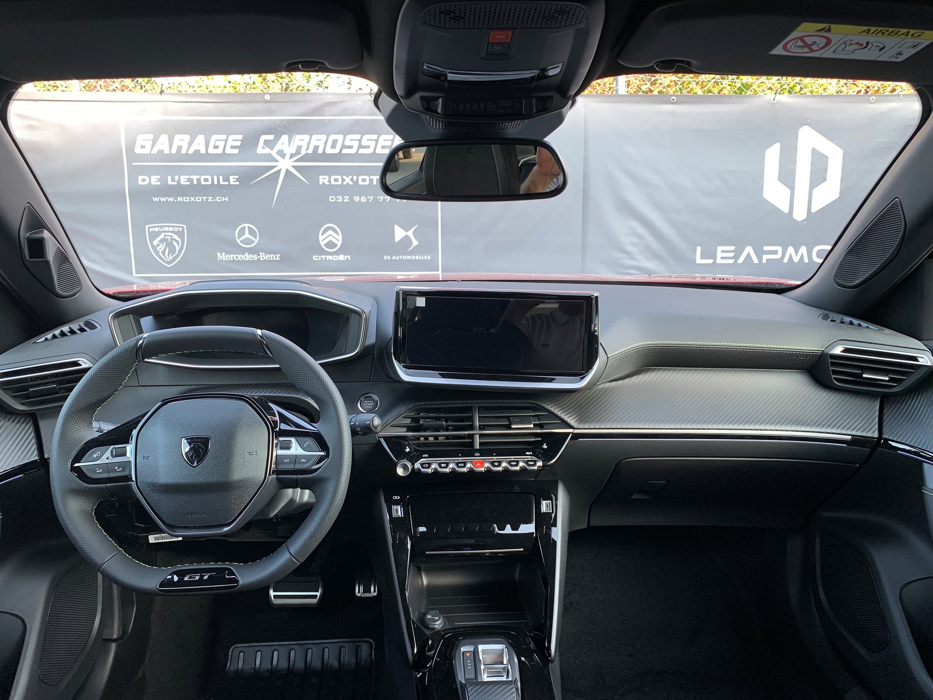 PEUGEOT 2008 1.2 145 MHEV GT Exclusive-image-3