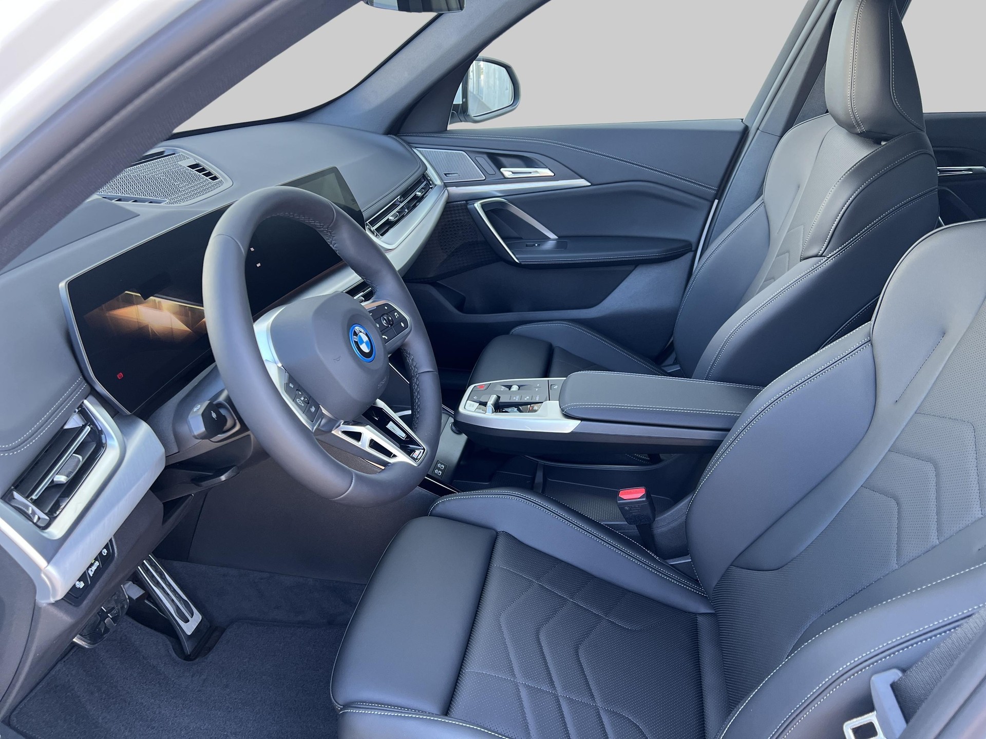 BMW iX1 eDrive 20 M Sport-image-2