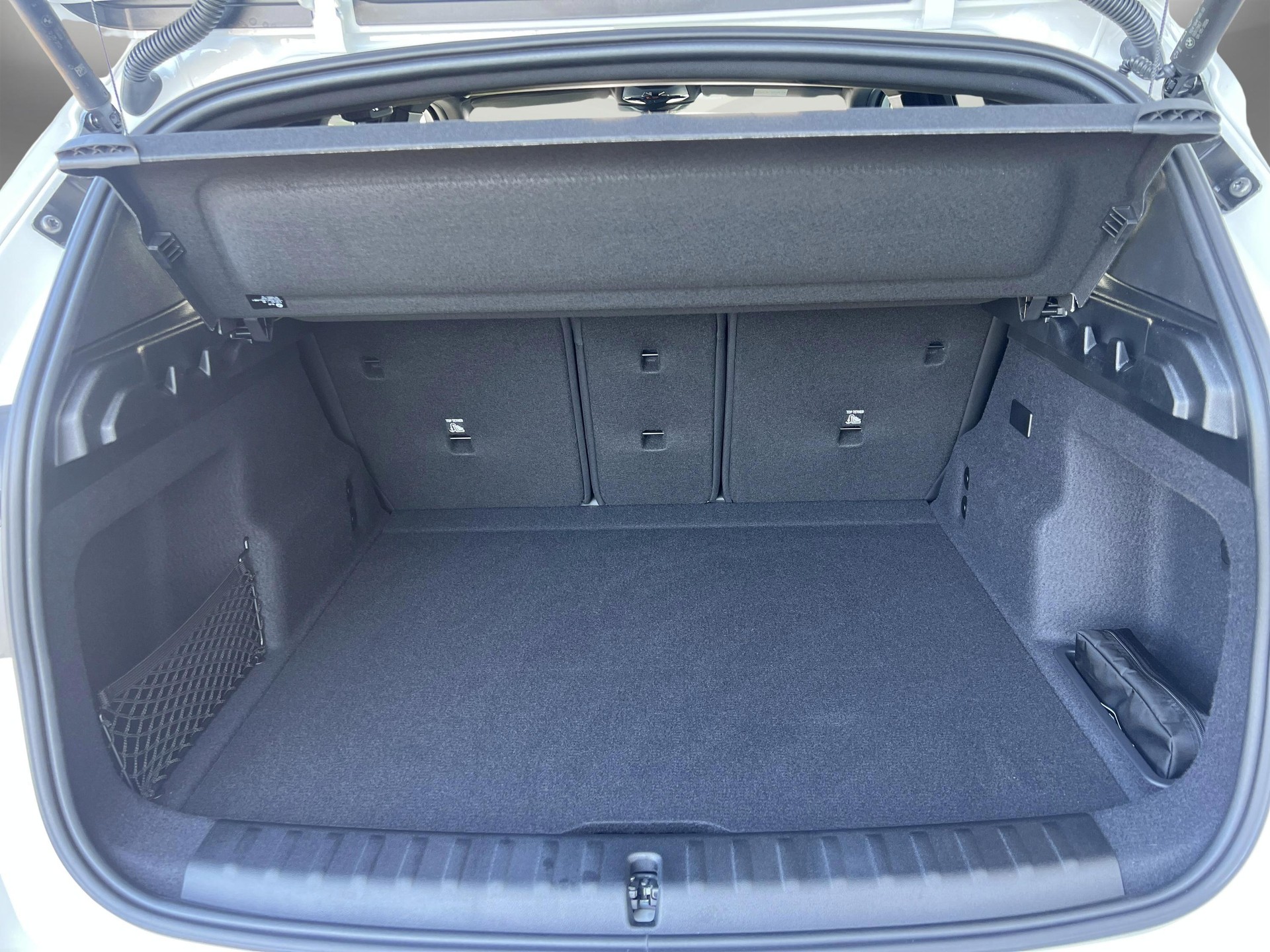 BMW iX1 eDrive 20 M Sport-image-17