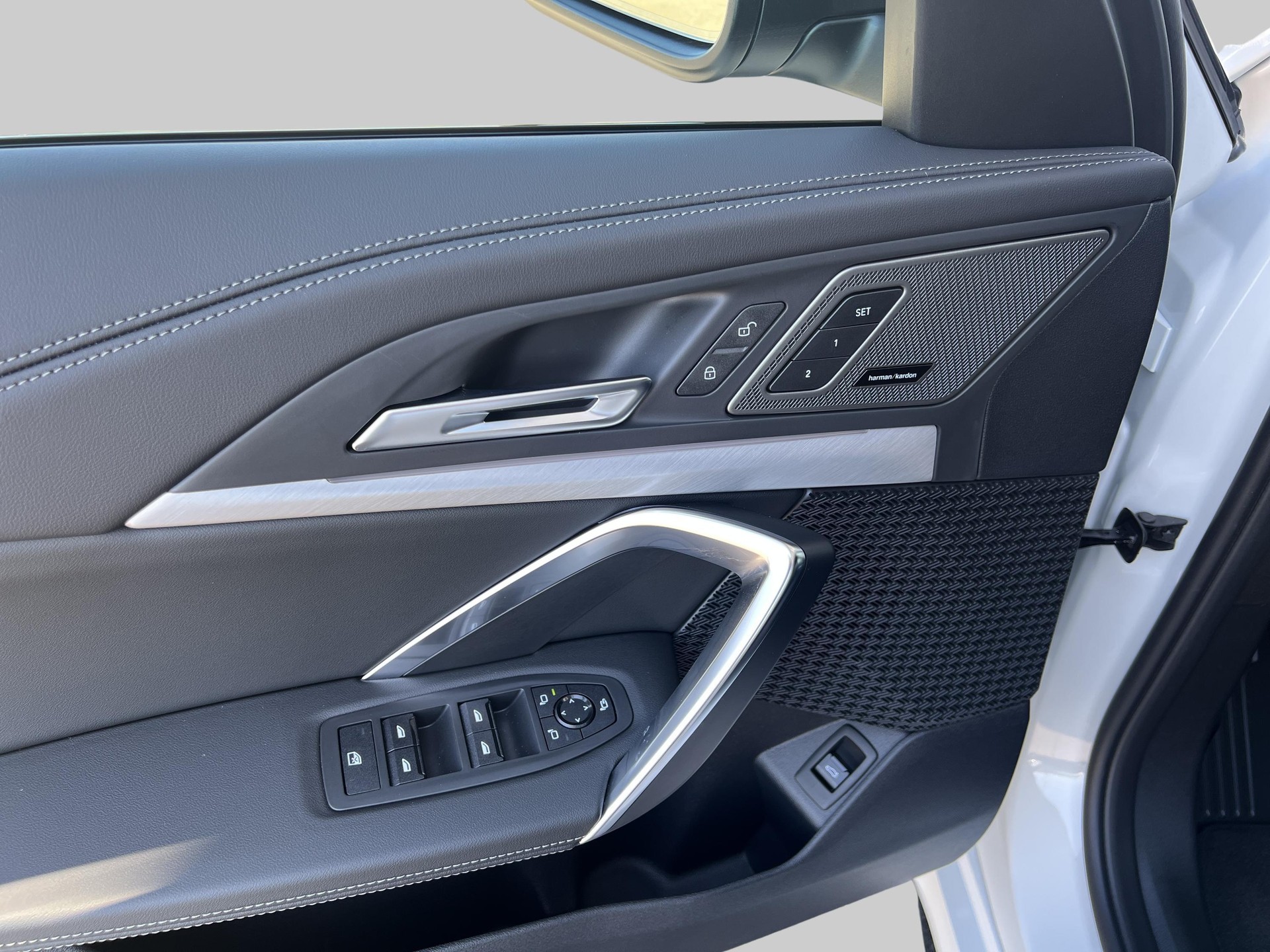 BMW iX1 eDrive 20 M Sport-image-18