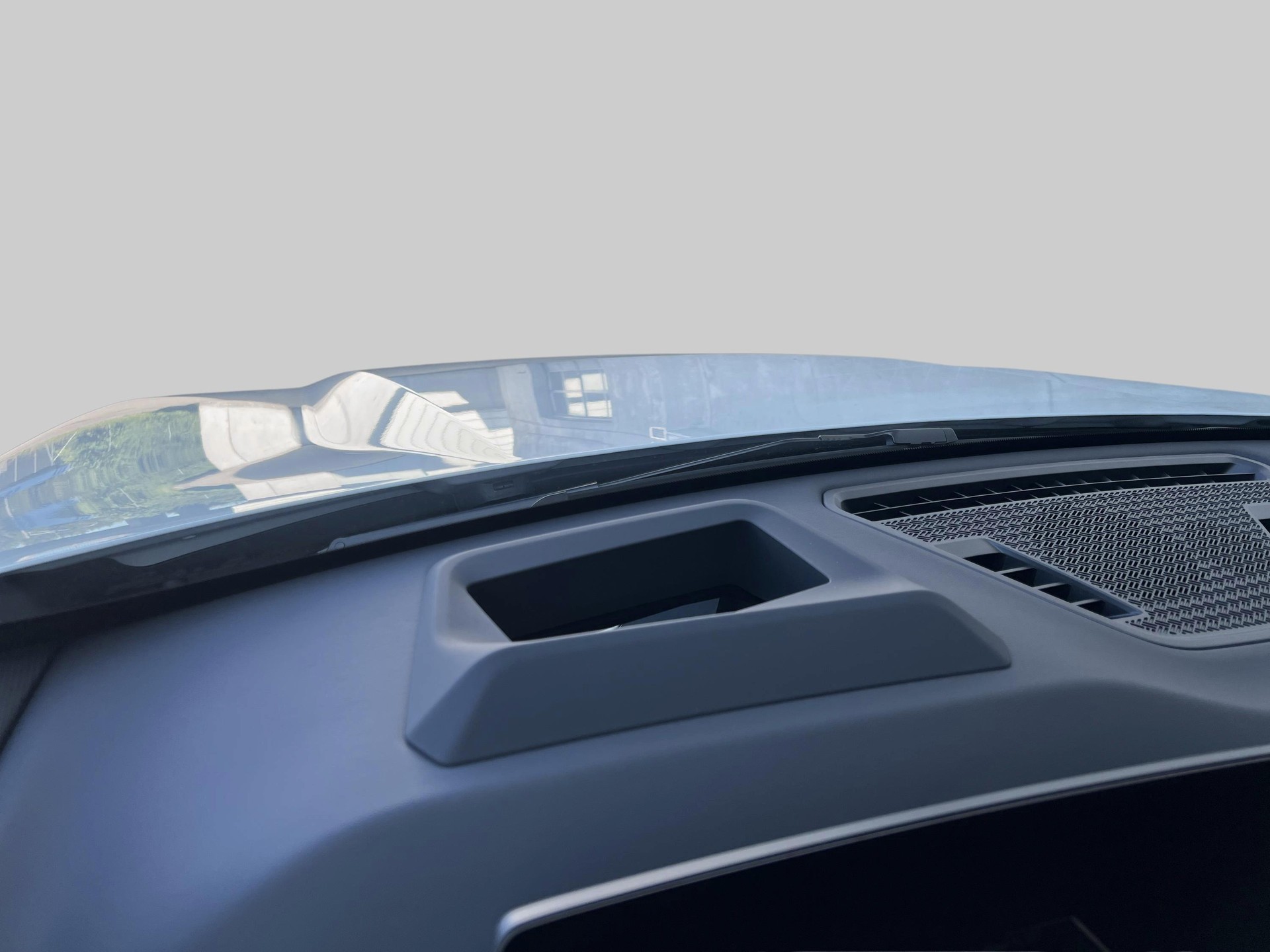 BMW iX1 eDrive 20 M Sport-image-19