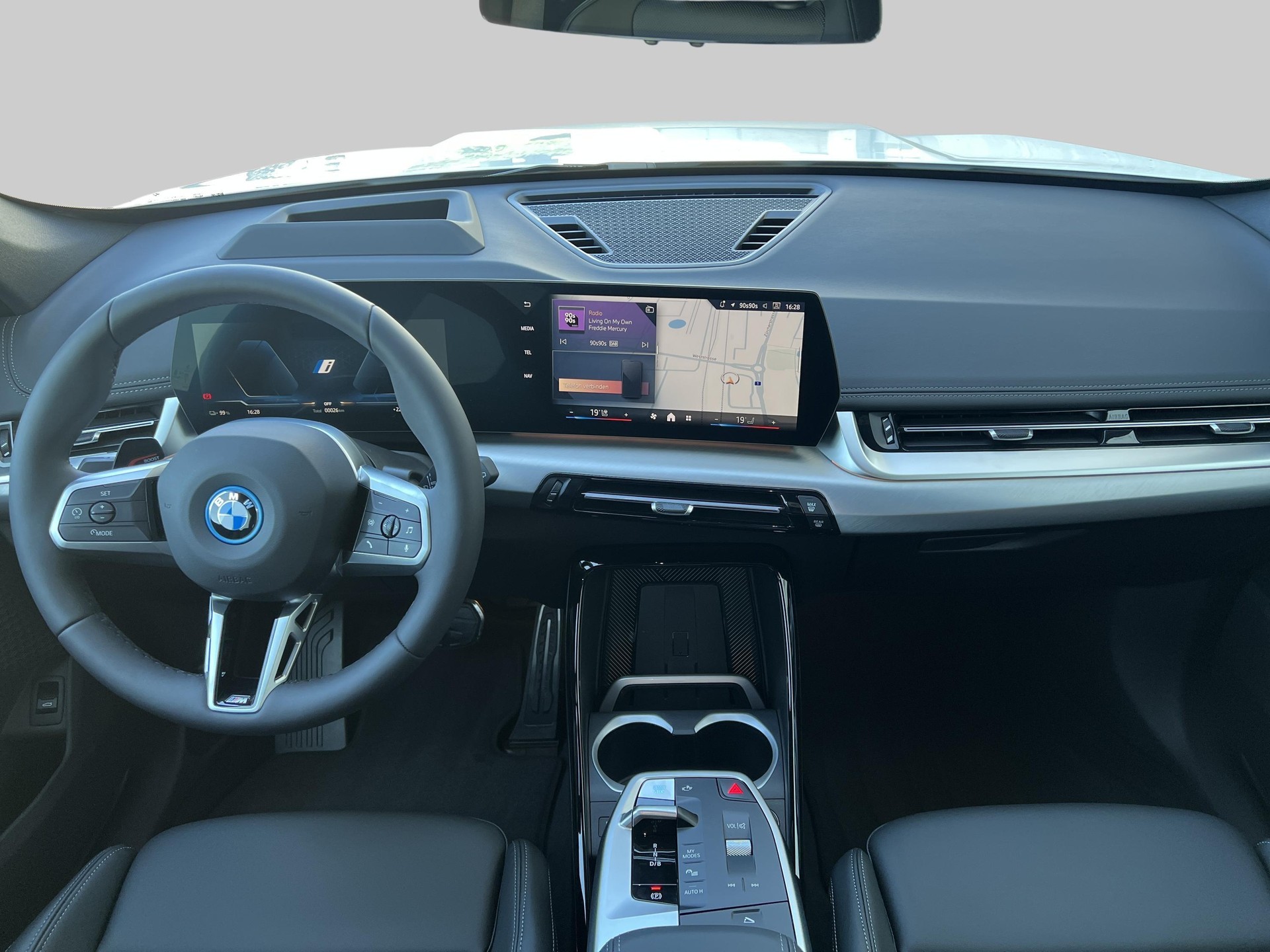 BMW iX1 eDrive 20 M Sport-image-8